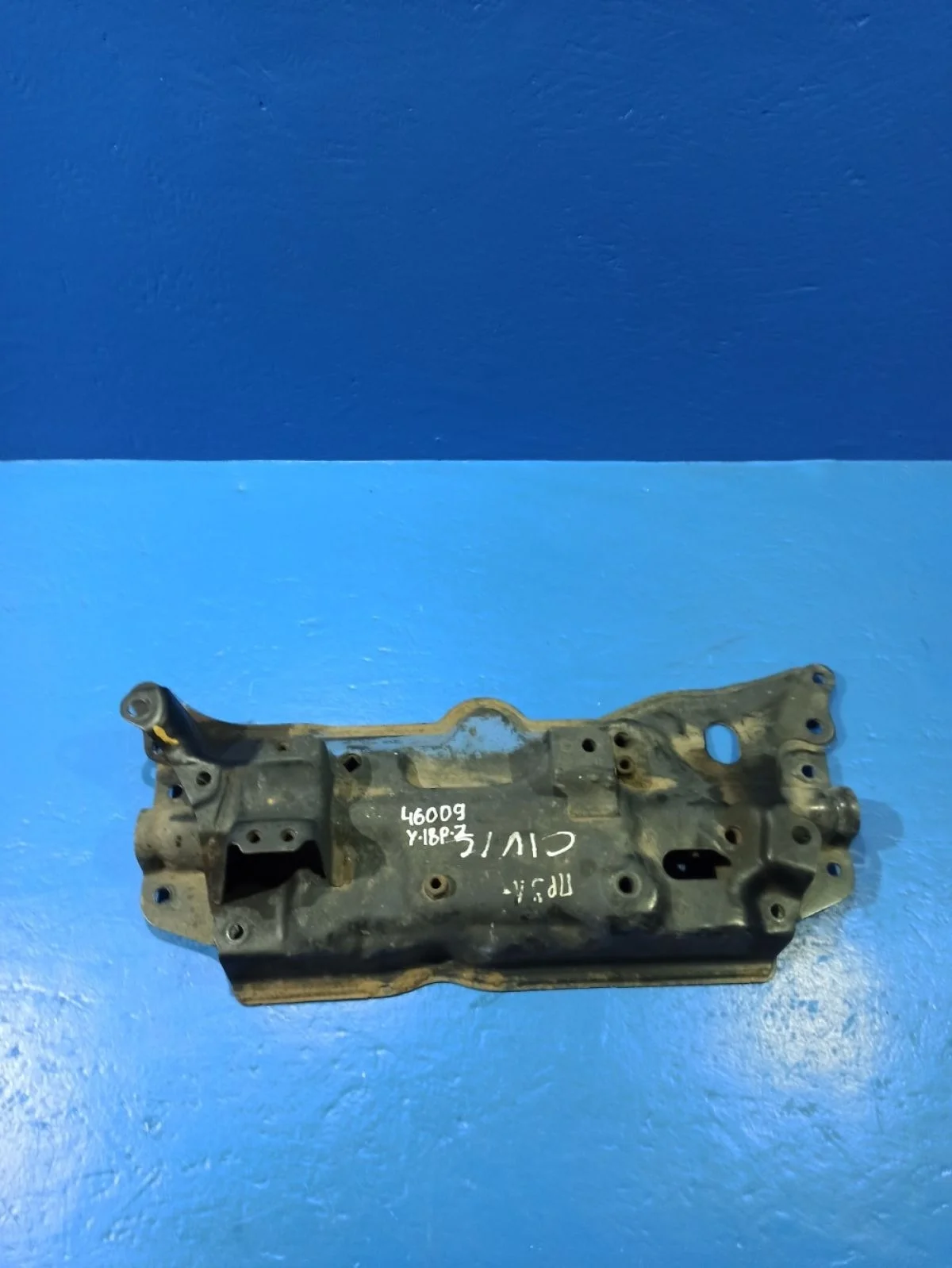 Подрамник передний на Honda Civic 8 5D