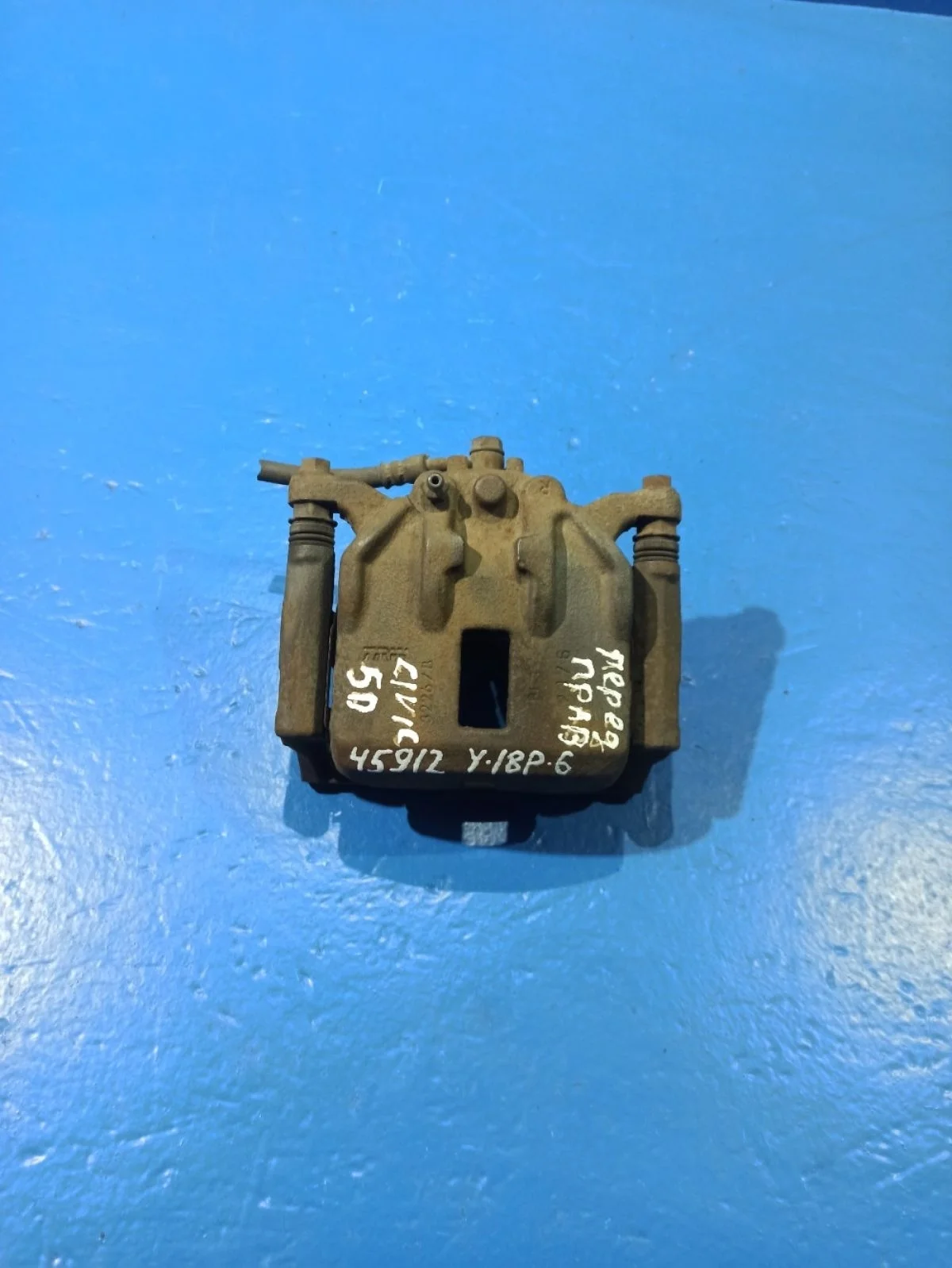 Суппорт тормозной передний правый Honda Civic 5D