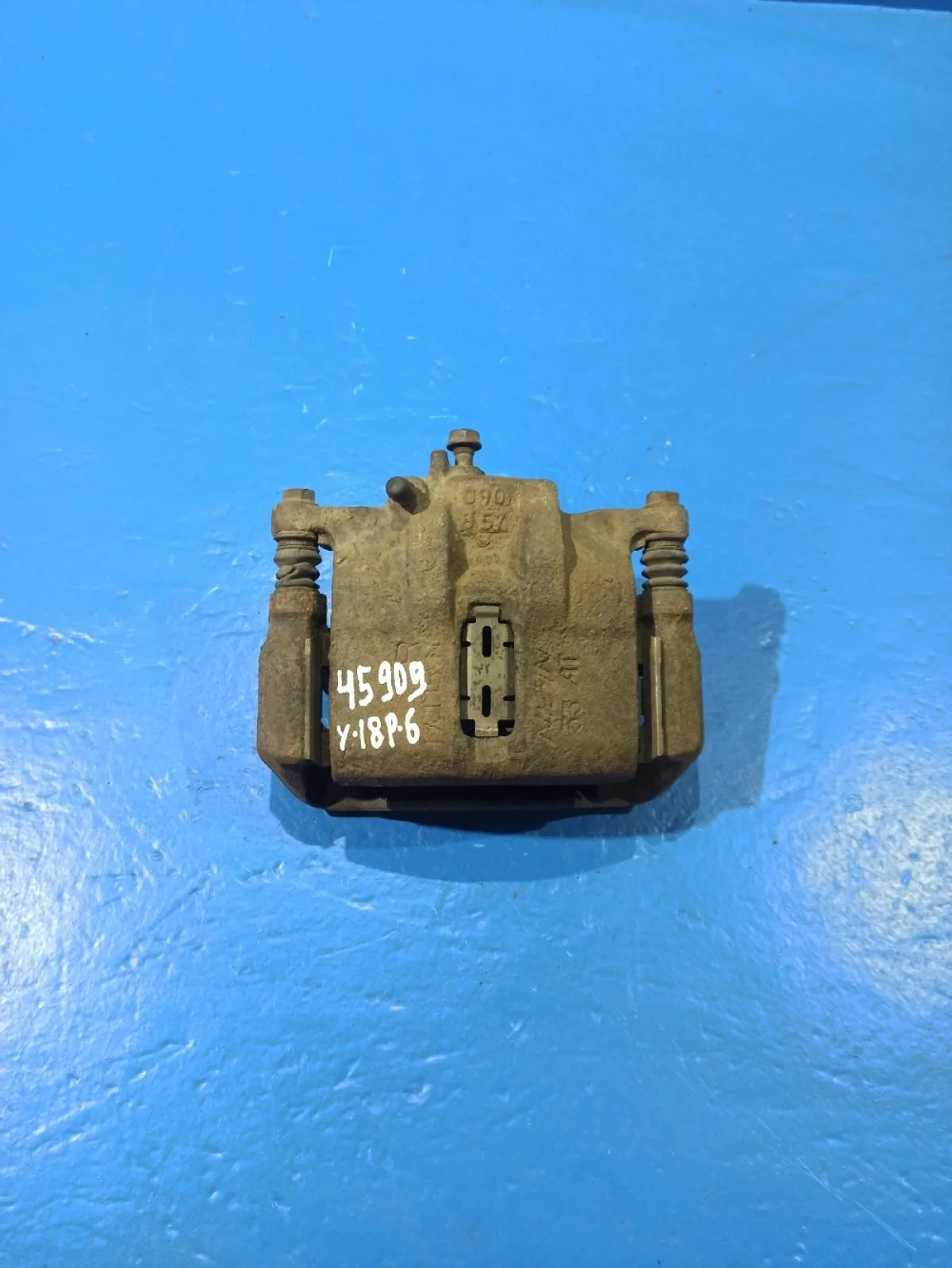 Суппорт тормозной передний правый для Honda HR-V