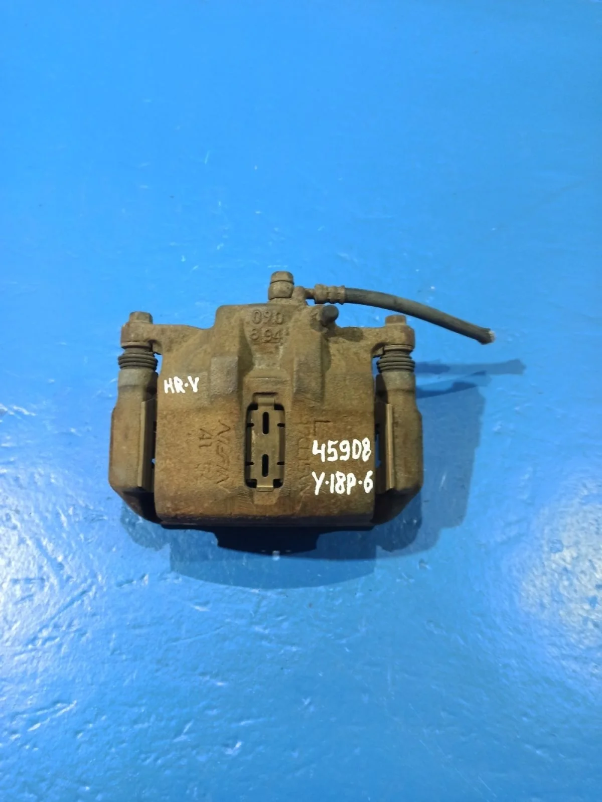 Суппорт тормозной передний левый Honda HR-V