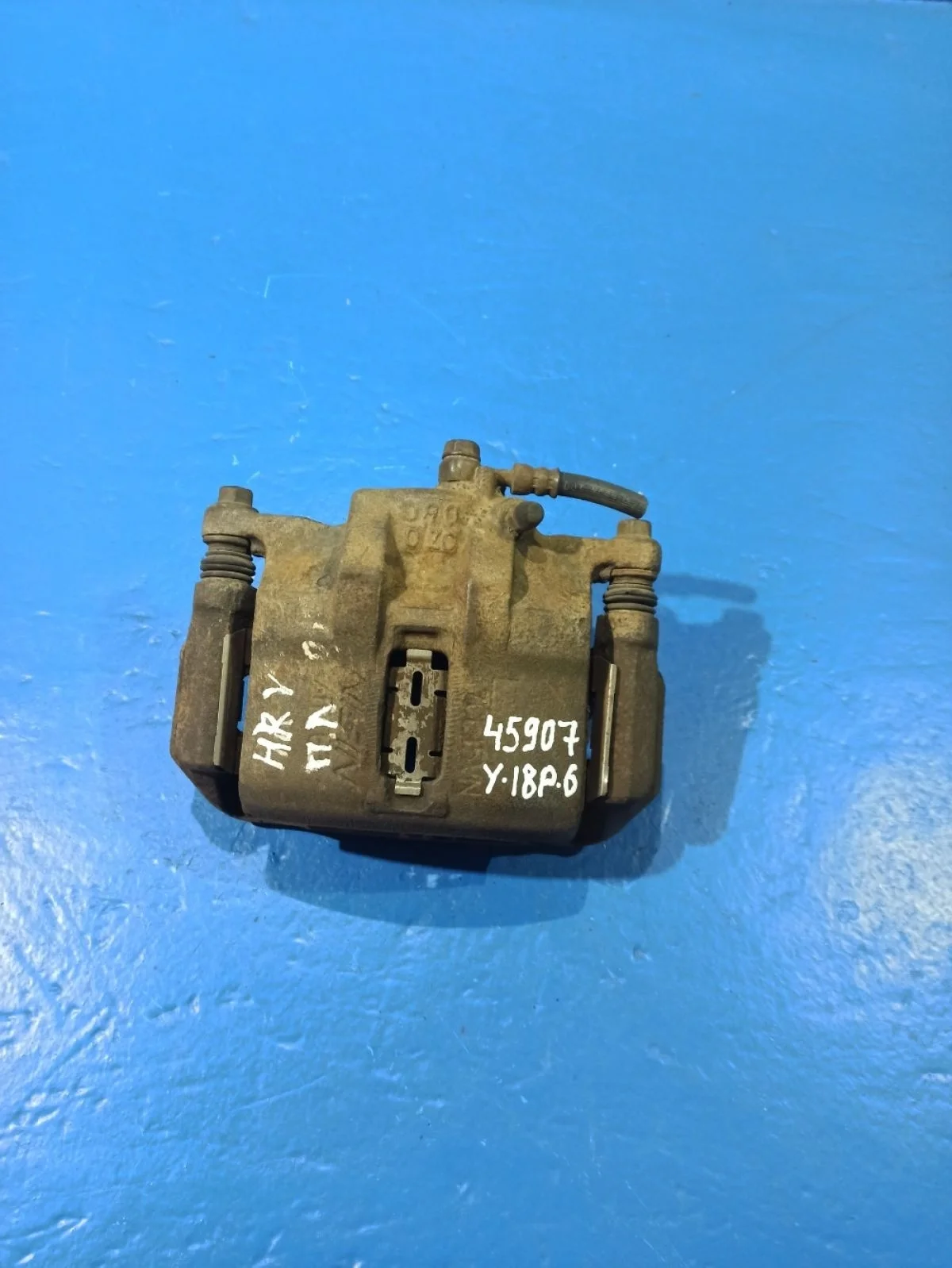 Суппорт тормозной передний левый Honda HR-V