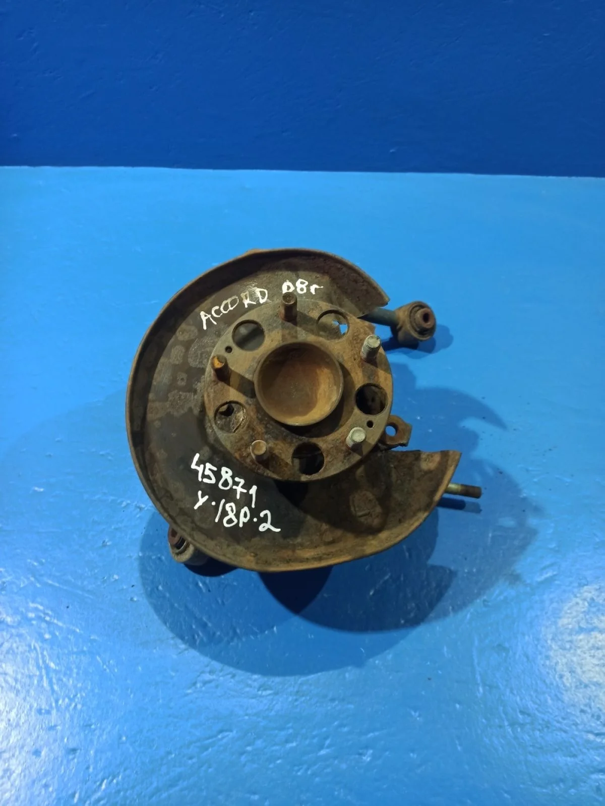 Кулак задний левый ( цапфа) Honda Accord VII рестайлинг (2005—2008)