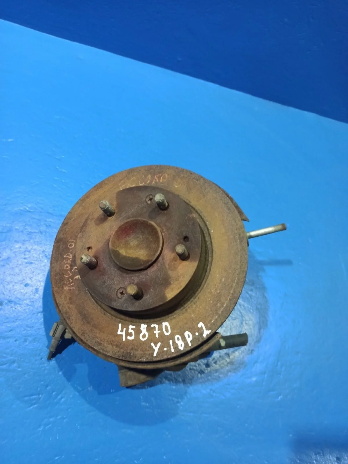 Кулак задний правый Honda Accord 7