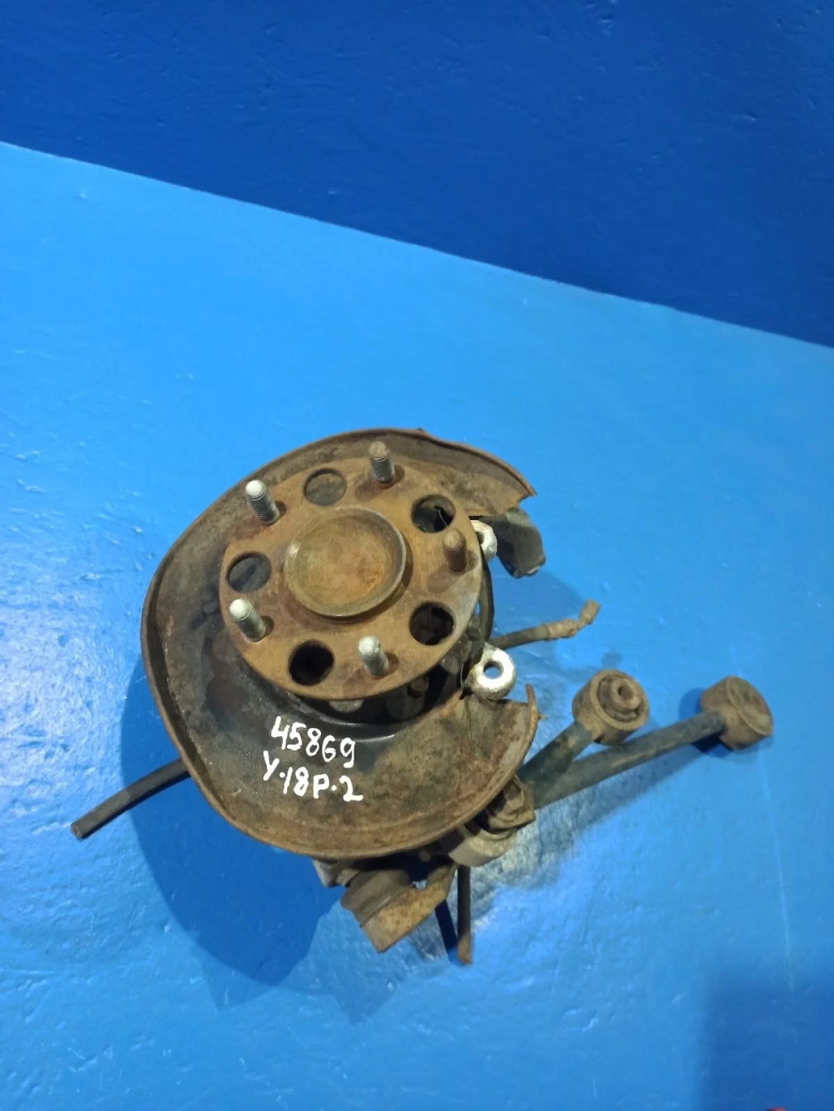 Кулак задний правый Honda Accord 7