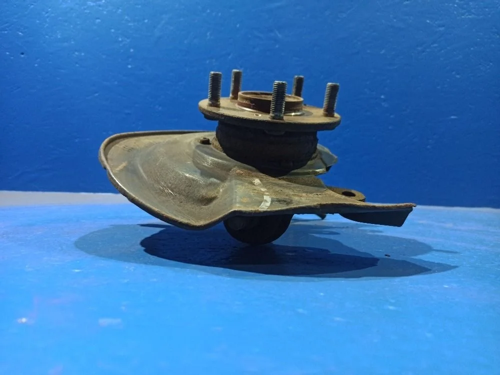 Кулак поворотный передний правый Honda Accord 7