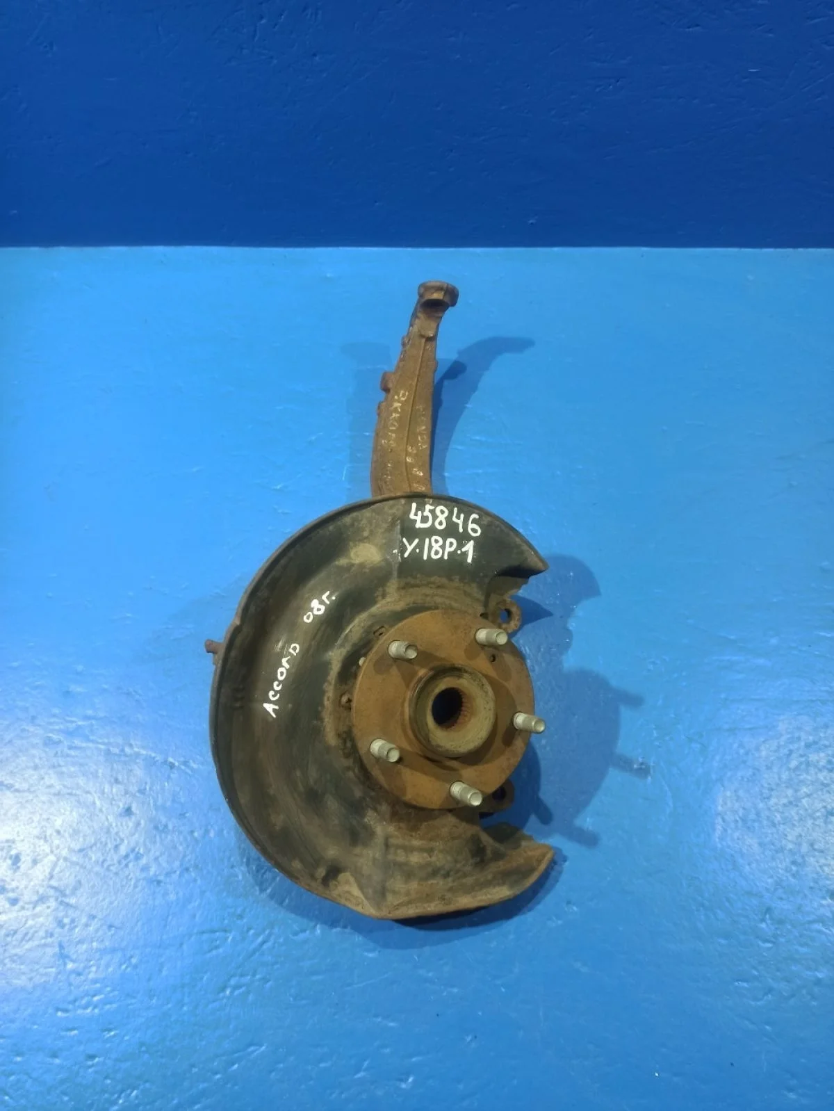 Кулак поворотный передний правый Honda Accord 7