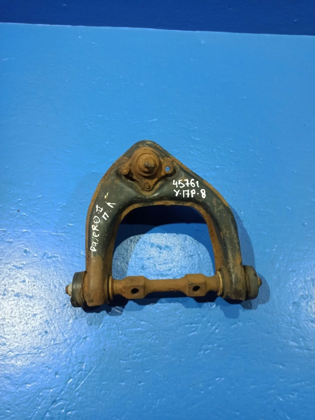 Рычаг передний левый верхний Mitsubishi Pajero II (1991—1997)