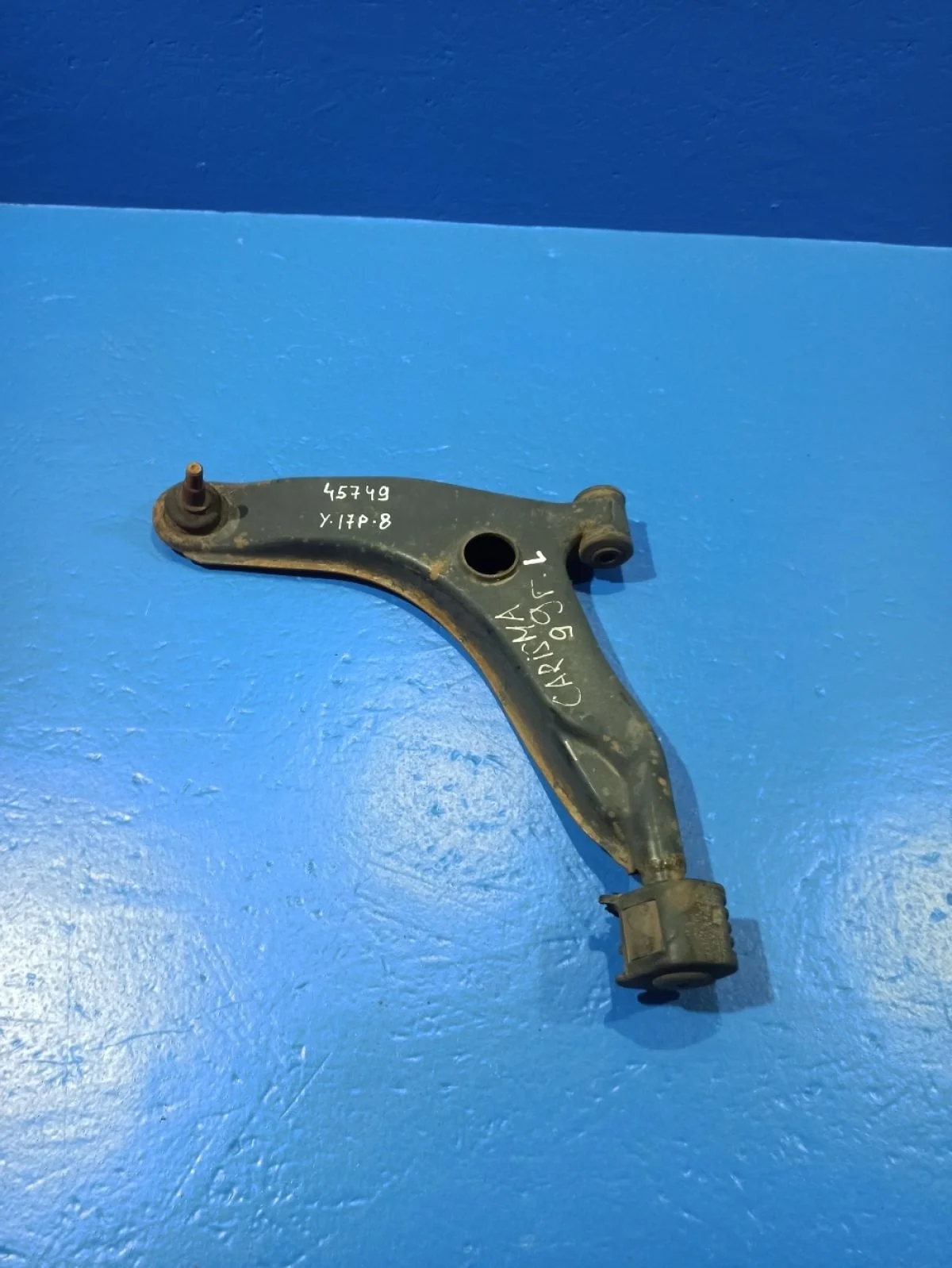 Рычаг передний нижний левый Mitsubishi Carisma DA