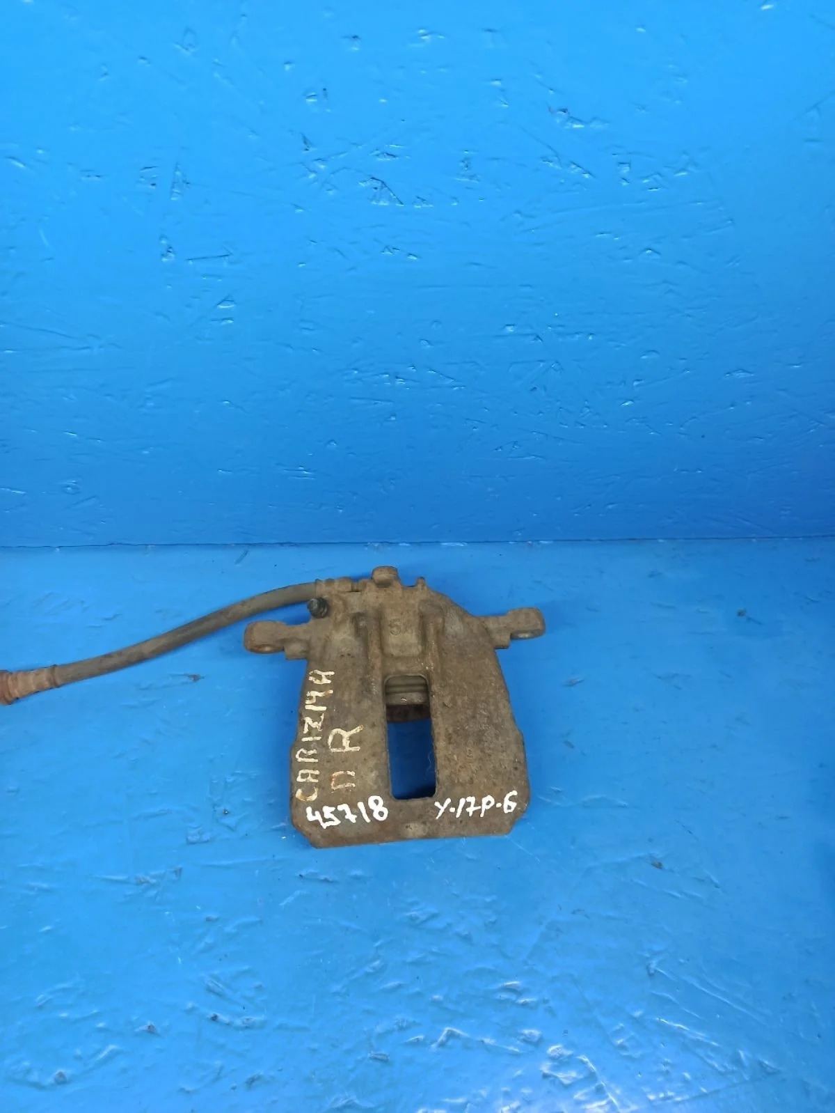 Суппорт тормозной передний правый Mitsubishi Carisma I (1995—1999)