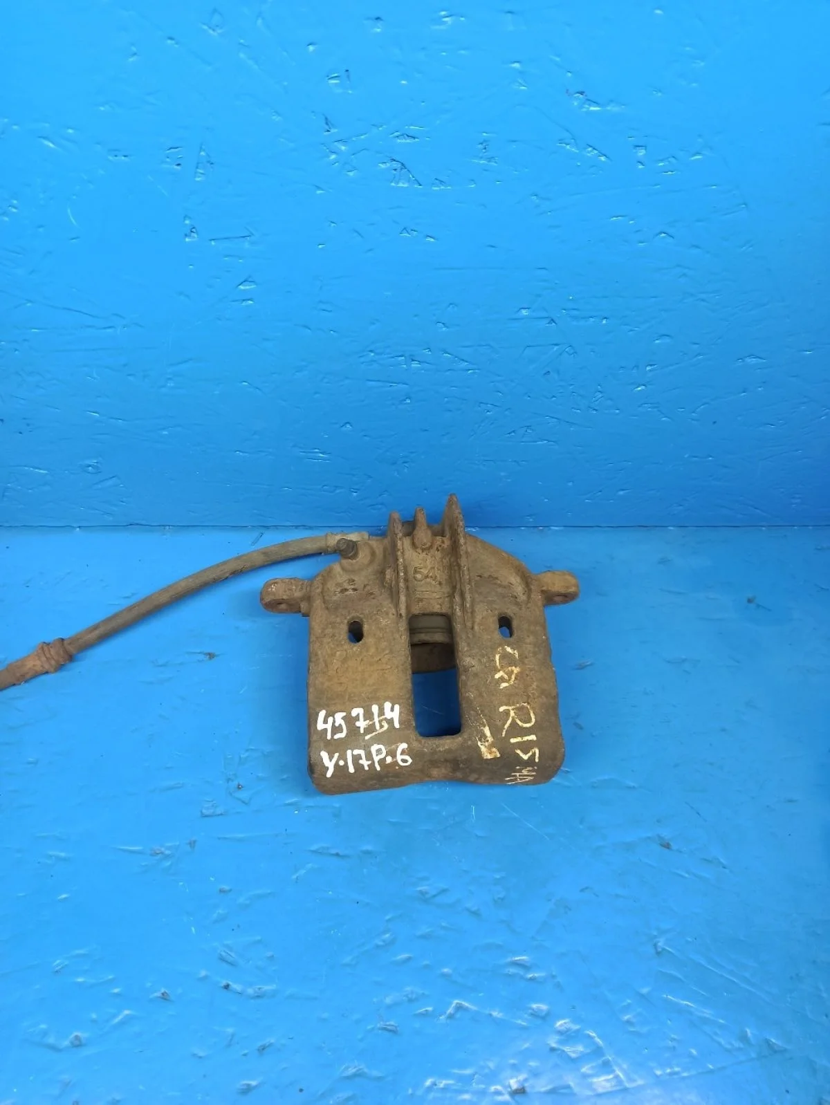 Суппорт тормозной передний правый Mitsubishi Carisma I (1995—1999)