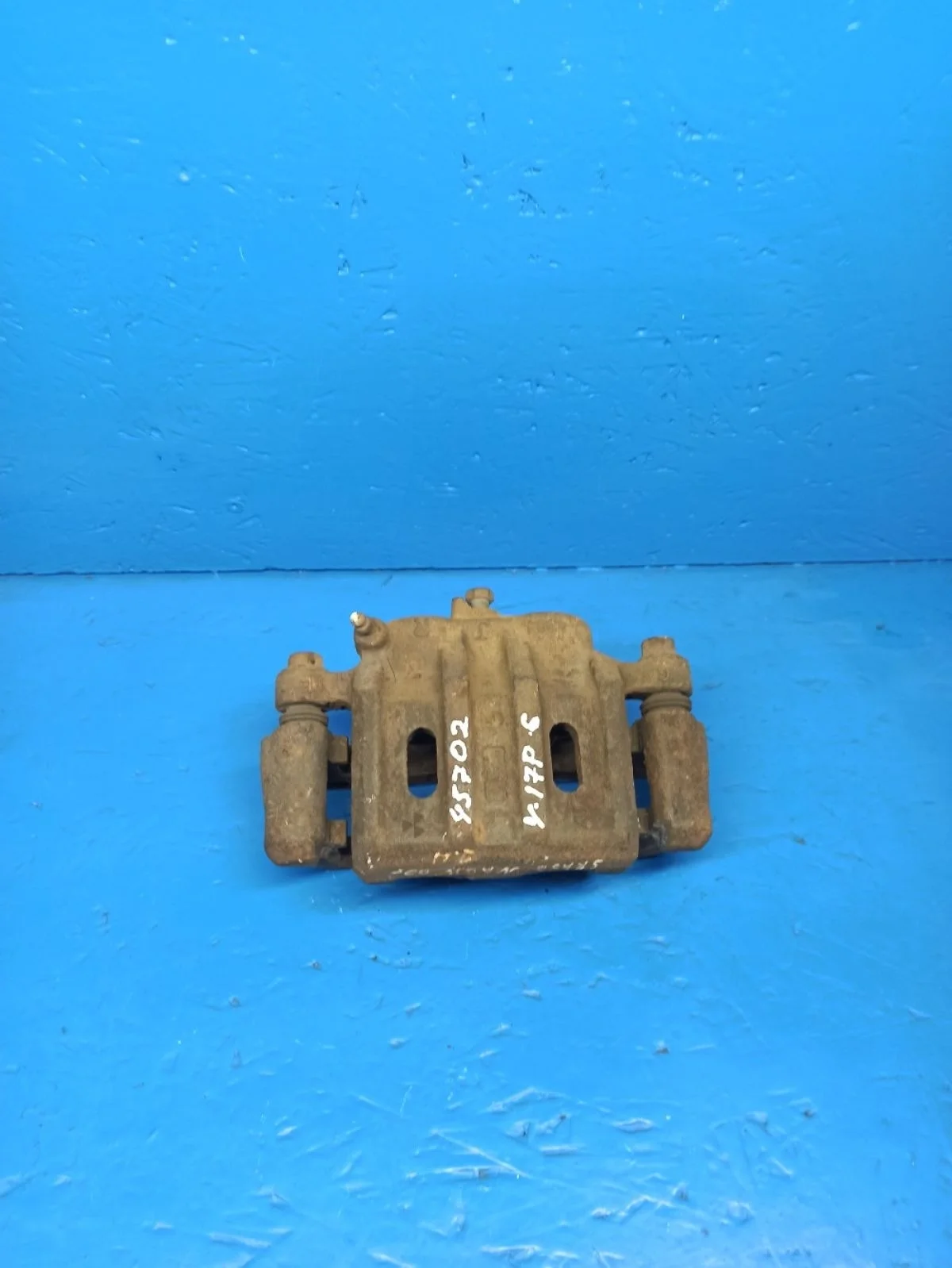 Суппорт тормозной передний правый Mitsubishi Space Wagon III (1998—2004)