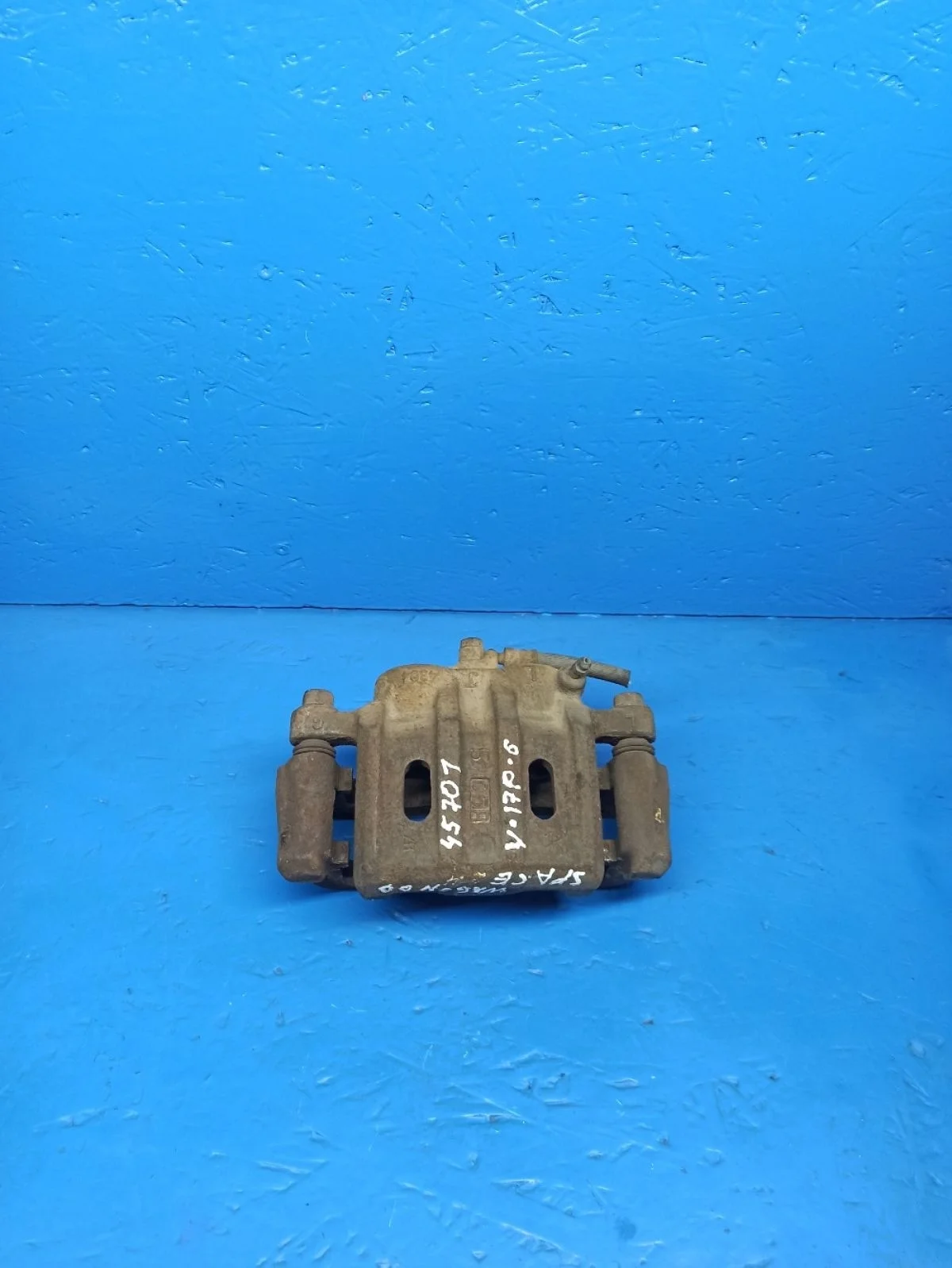 Суппорт тормозной передний левый Mitsubishi Space Wagon III (1998—2004)