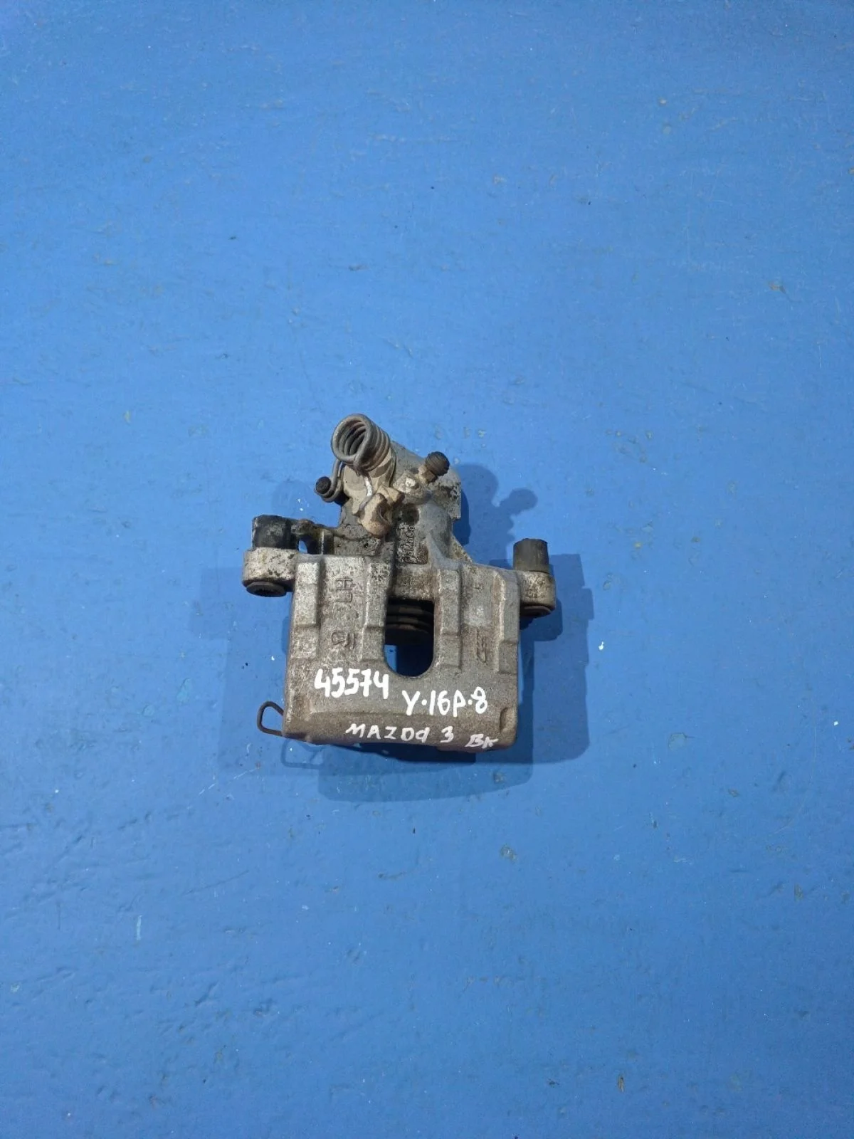 Суппорт тормозной задний левый Mazda 3 BK (2003—2006)