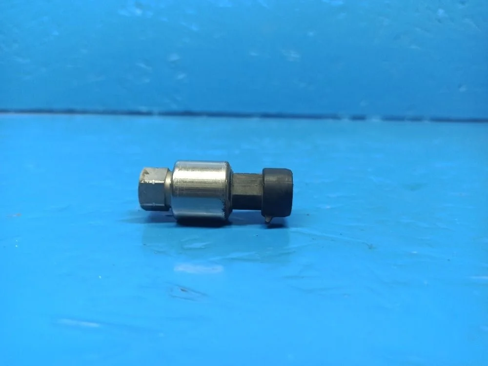 Датчик давления кондиционера Renault Logan 1