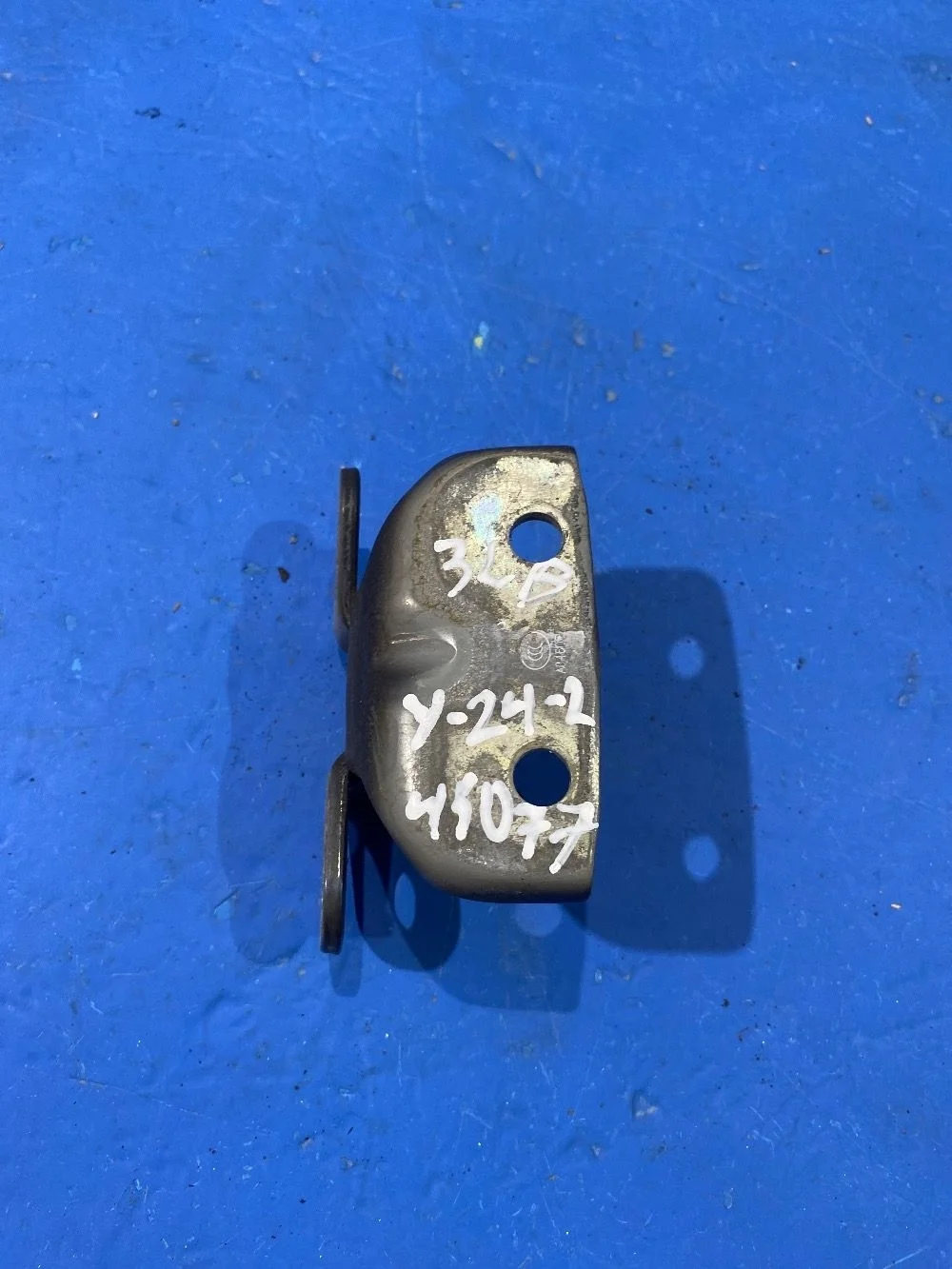 Петля двери задней левой верхняя Kia Ceed JD (2012—2015)