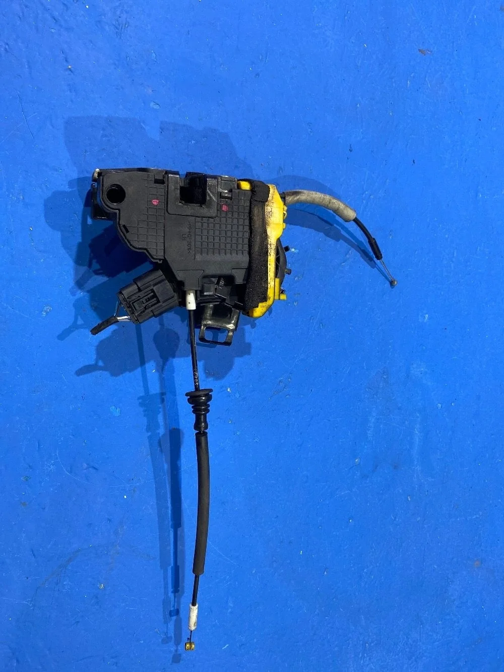 Замок двери передний левый Kia Ceed 2 (2012-2018)