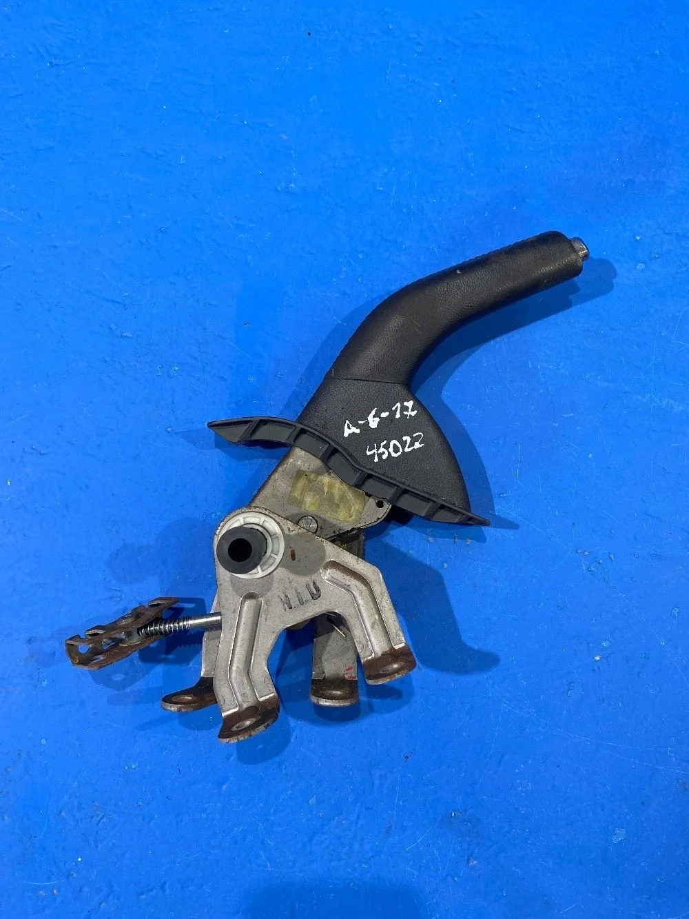 Рычаг стояночного тормоза (ручника) Kia Ceed JD (2012—2015)