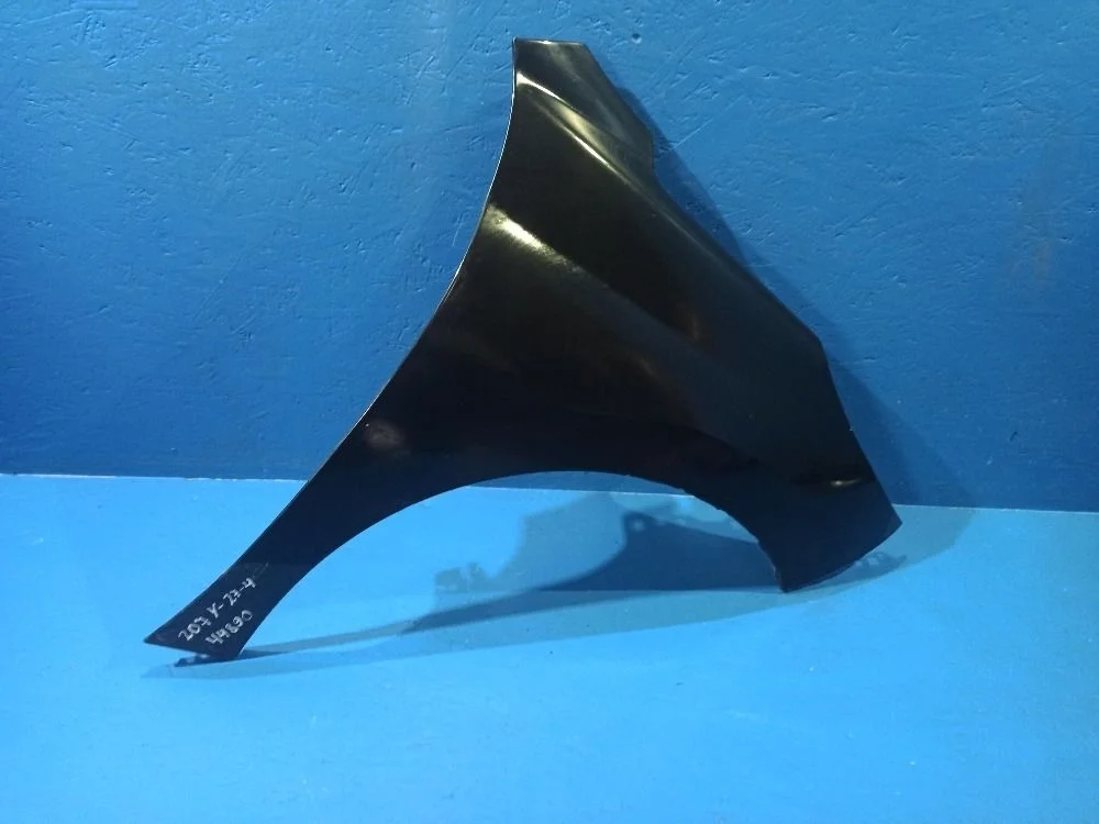 Крыло переднее правое Peugeot 207