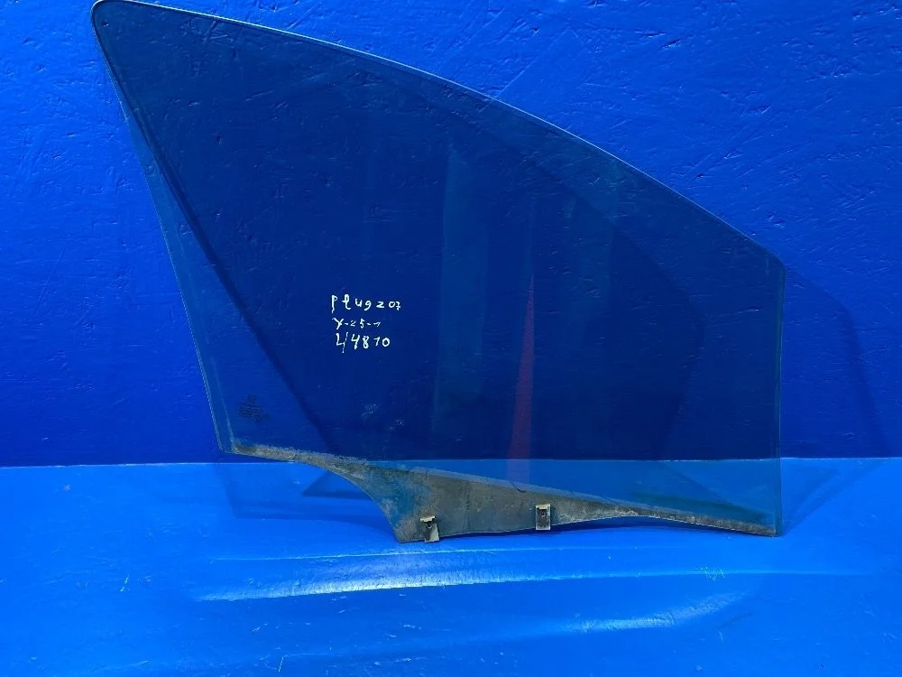 Стекло переднее левое Peugeot 207