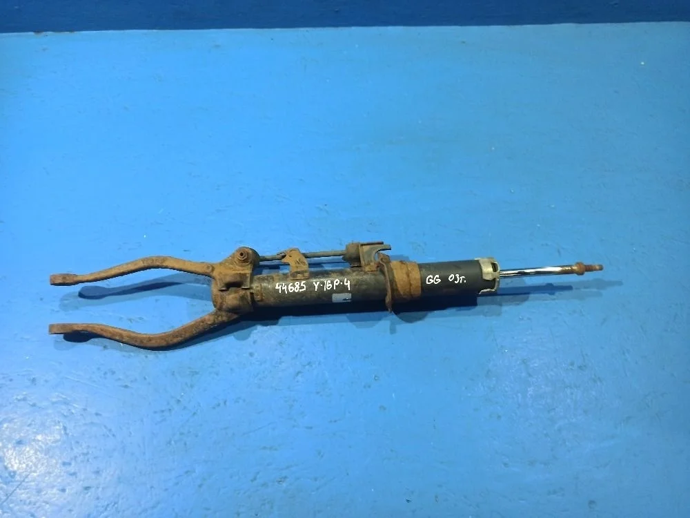 Амортизатор передний правый Mazda 6 GG LF 2003