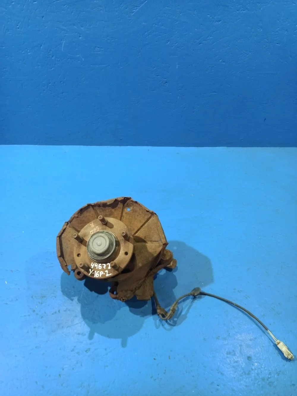 Кулак задний правый (цапфа) Mazda 626 GF (1997—2002)