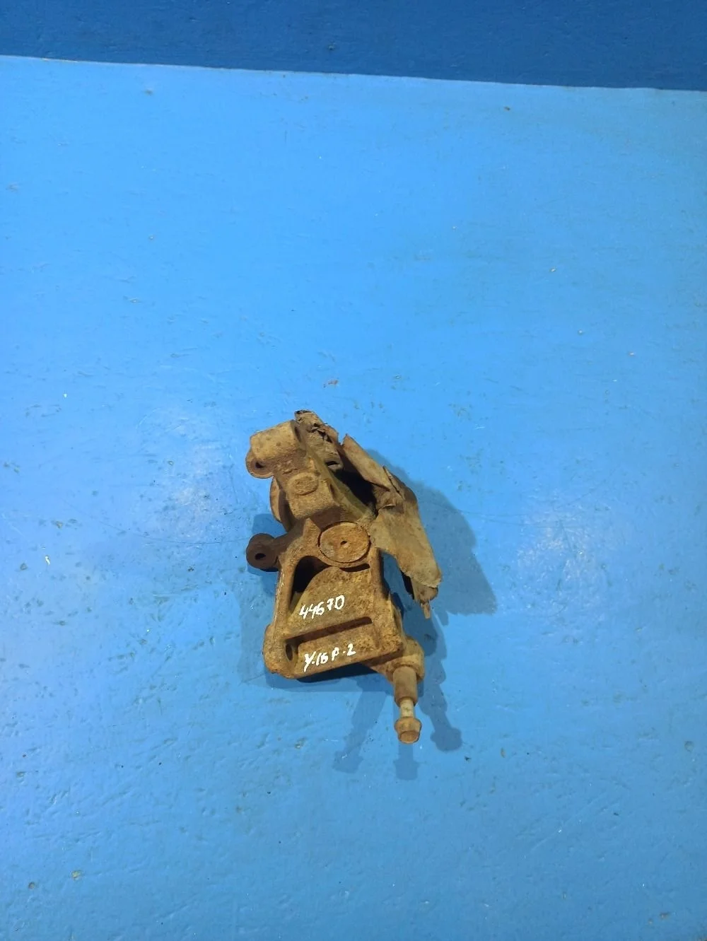 Кулак задний левый ( цапфа) Mazda Premacy I (1999—2005)