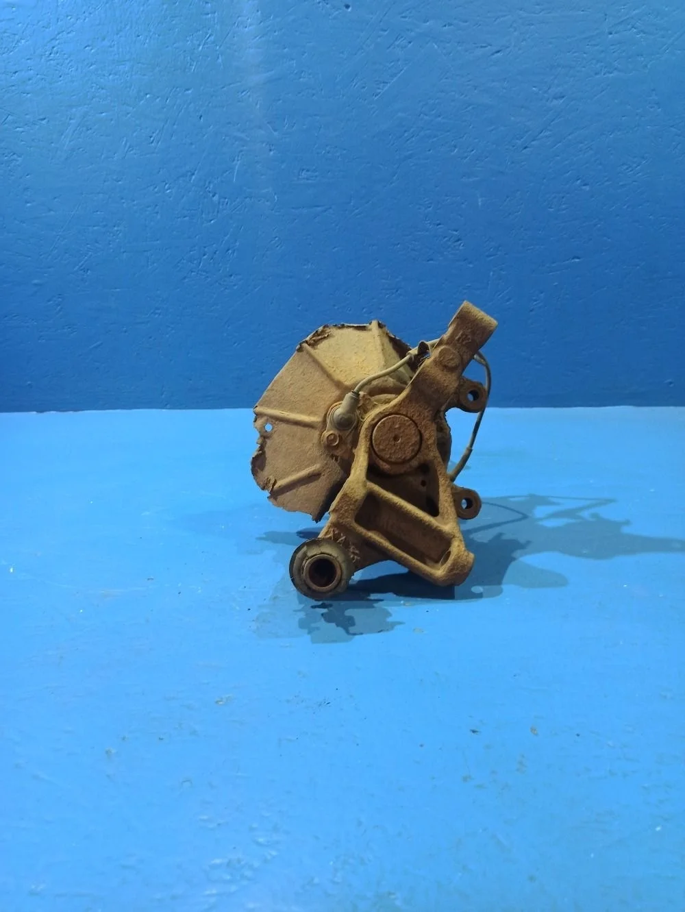 Кулак задний правый (цапфа) Mazda 626 GF (1997—2002)