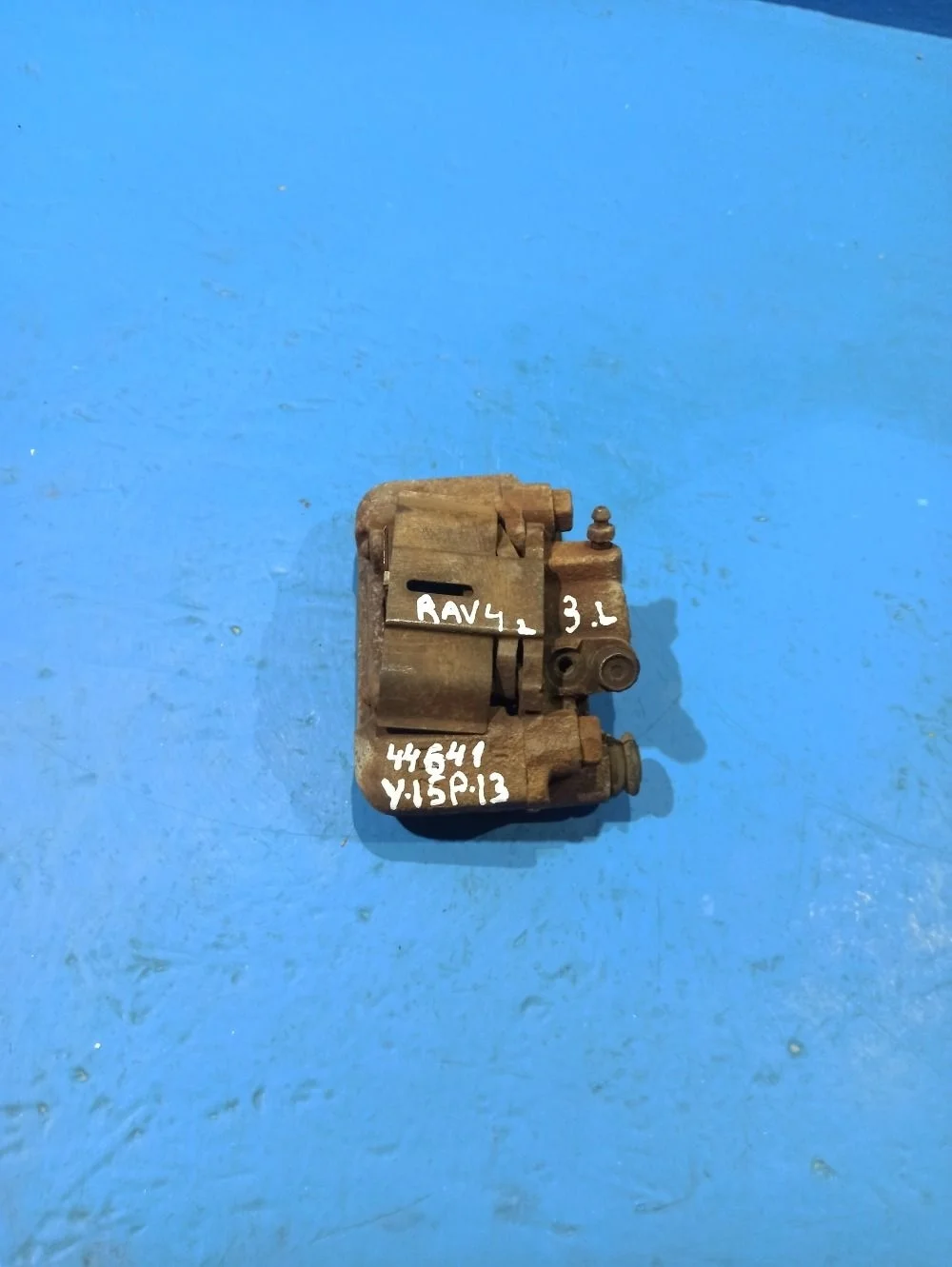 Суппорт тормозной задний левый Toyota RAV4 (20)