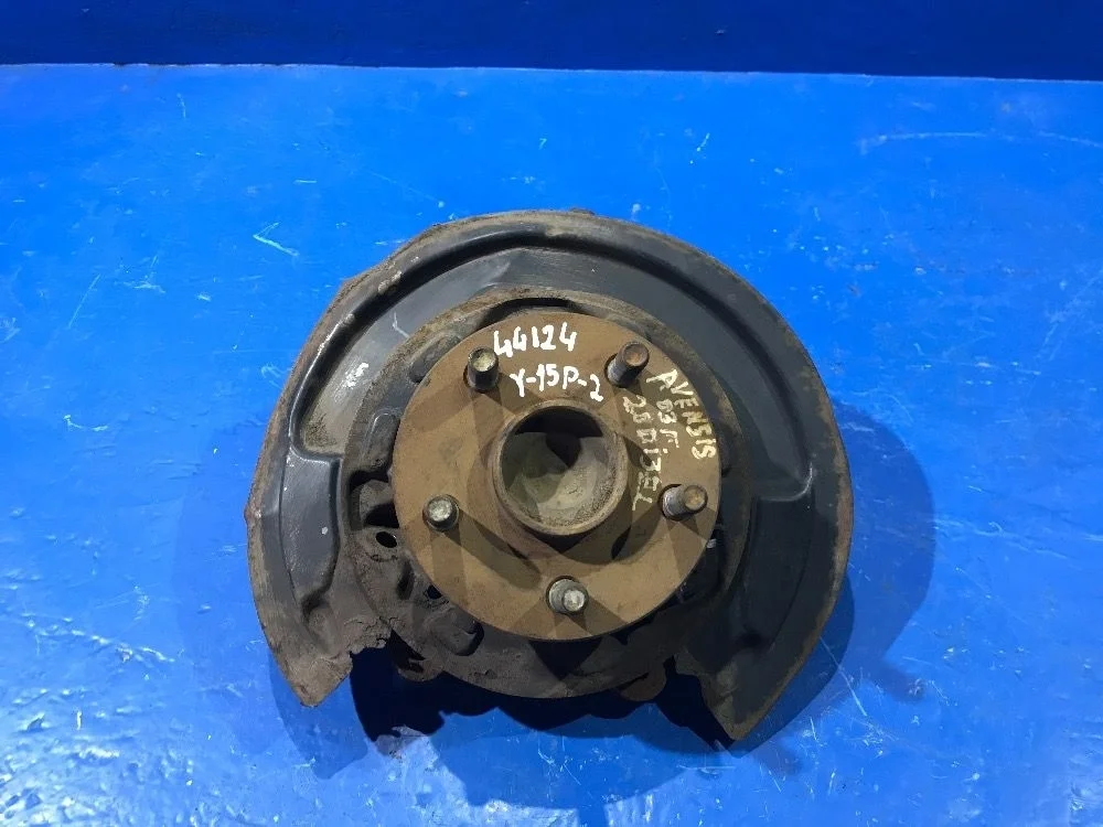 Кулак задний правый toyota Avensis (T250) 2003-200