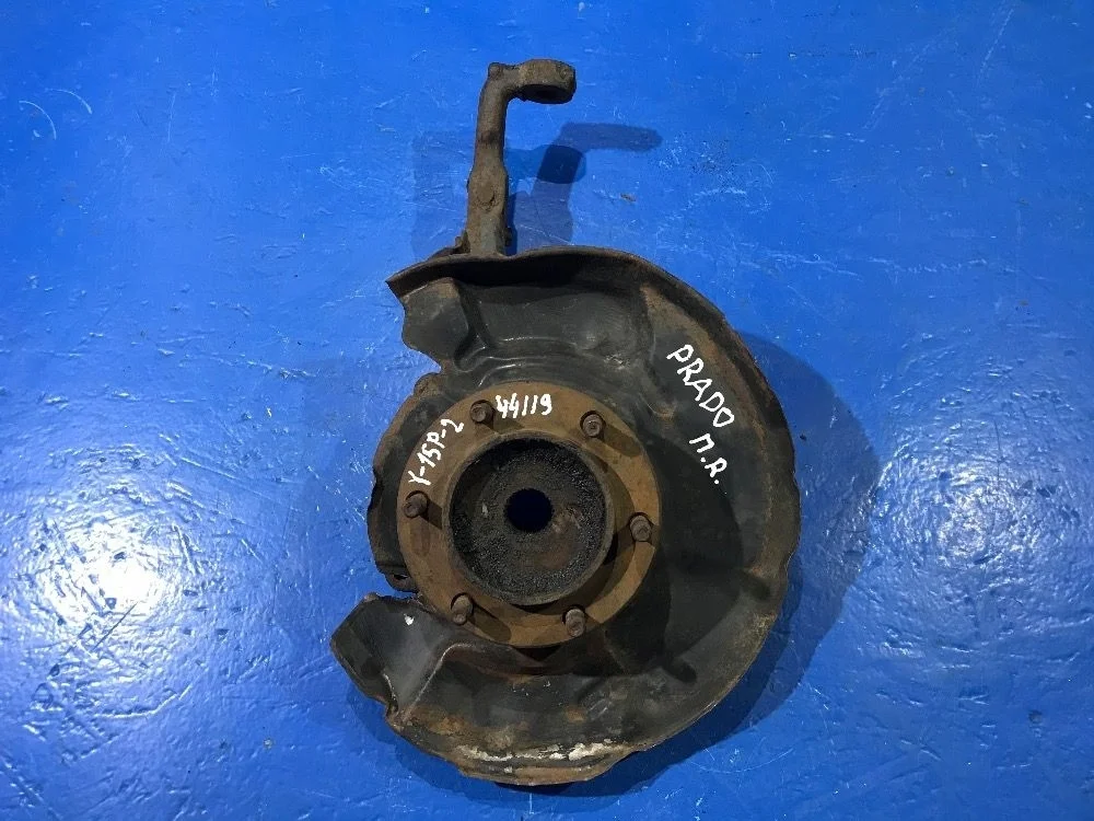 Кулак передний правый Land Cruiser Prado 120