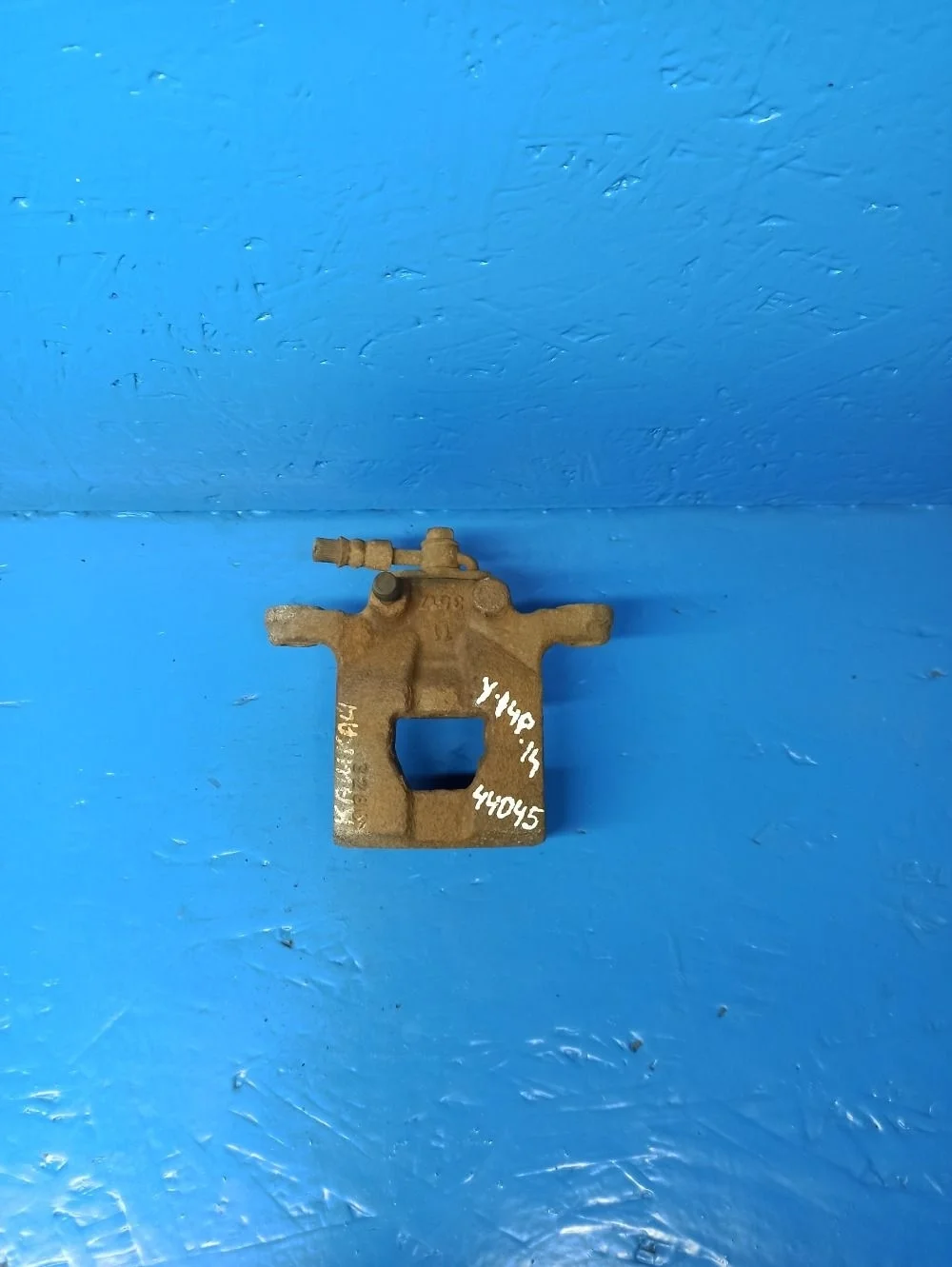 Суппорт тормозной задний левый Nissan Qashqai I (2006—2010)