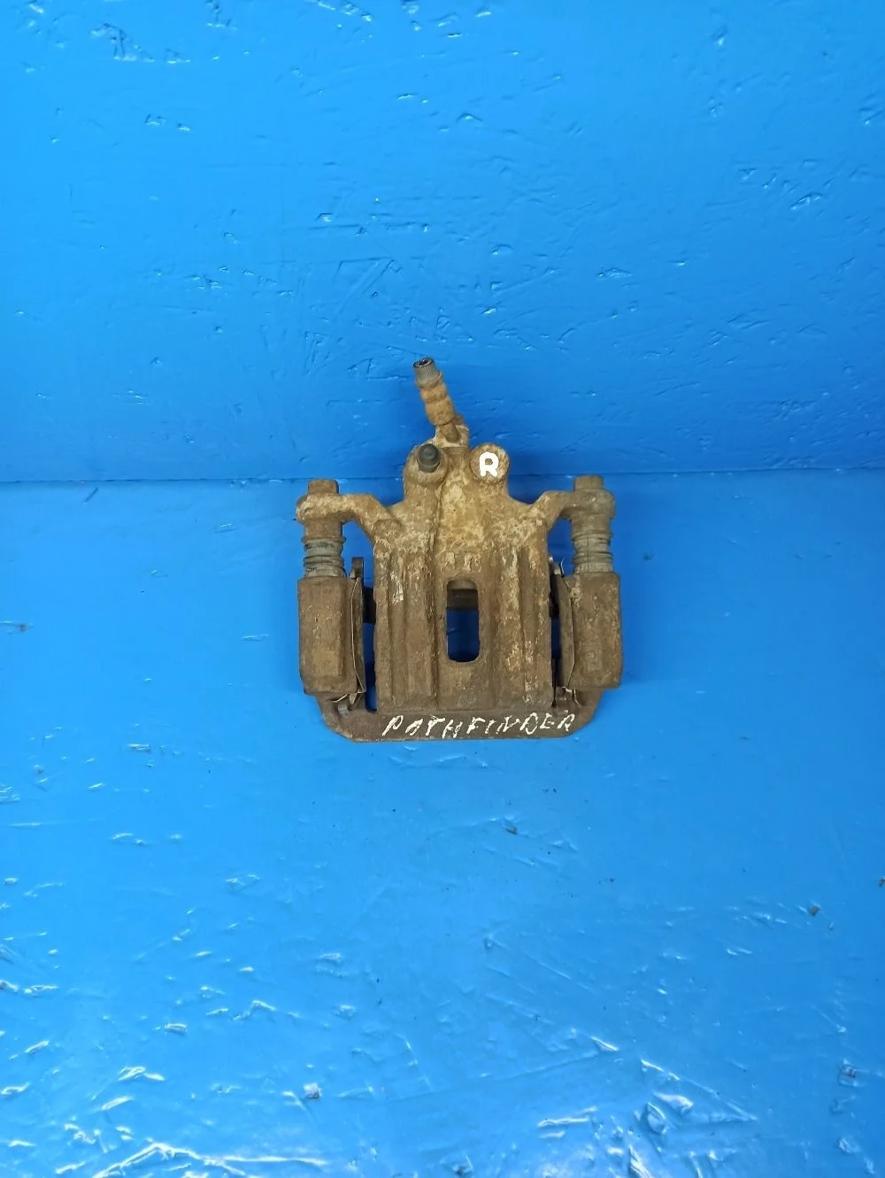 Суппорт тормозной задний правый Nissan Pathfinder III (2004—2010)