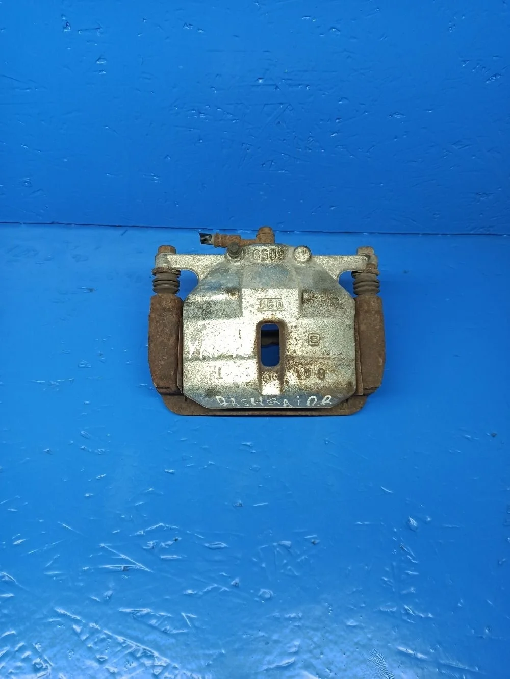 Суппорт тормозной передний правый Nissan Qashqai I (2006—2010)