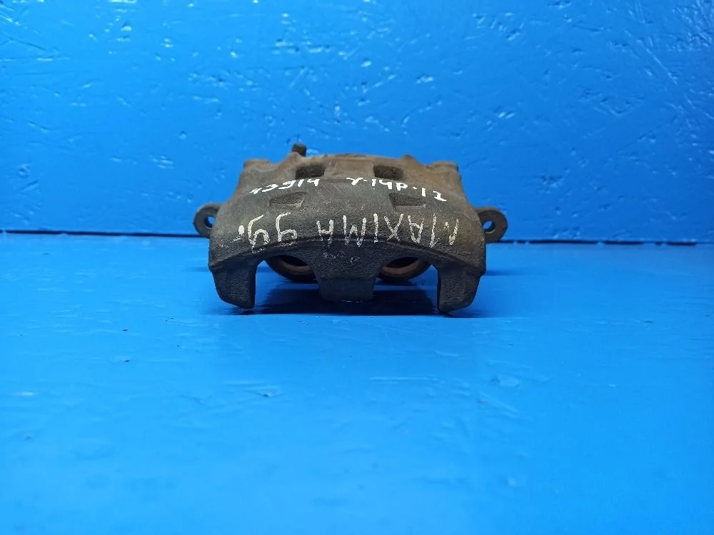 Суппорт тормозной передний правый Nissan Maxima A32 (1994—2000)