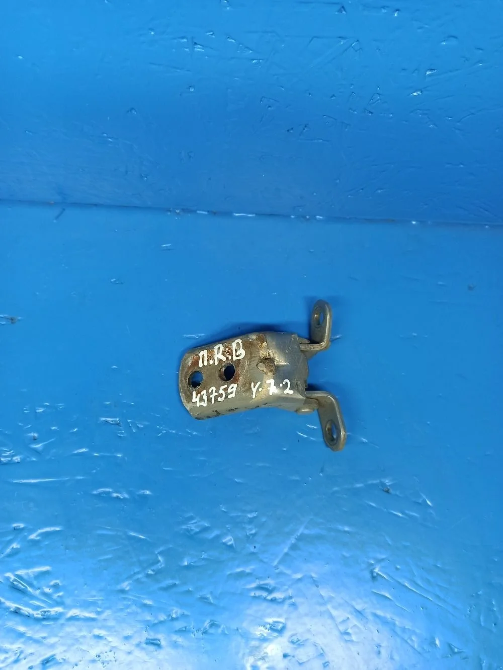 Петля двери передней правой верхняя Nissan Almera N16 рестайлинг (2002—2006)