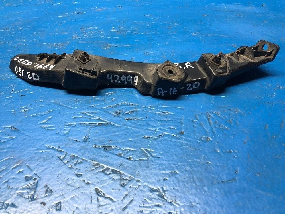 Кронштейн бампера задний правый Kia Ceed 1.6 I