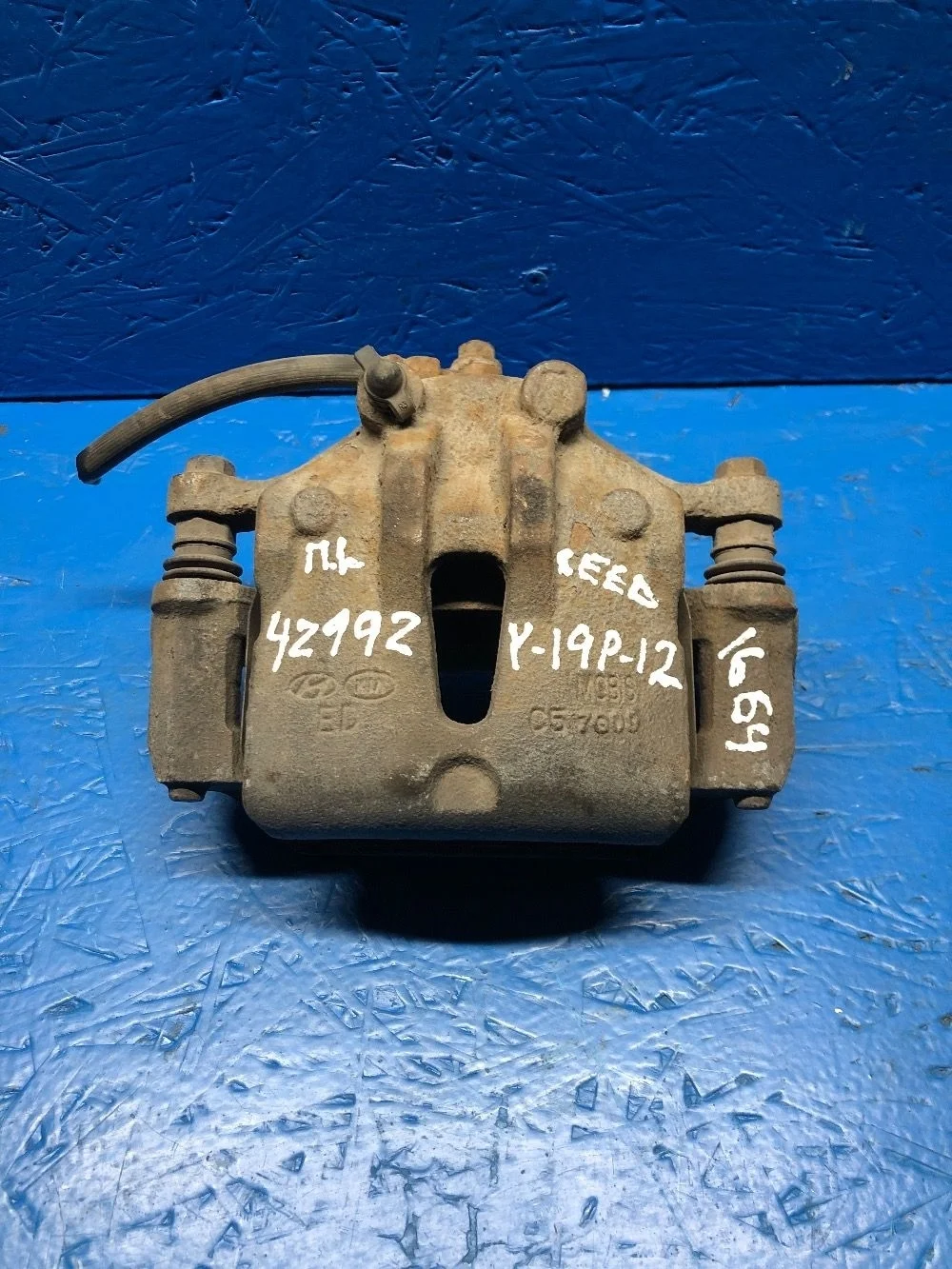 Суппорт передний левый Kia Ceed ED 06-12