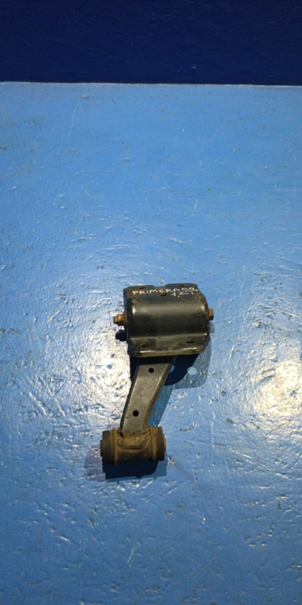 Рычаг передний левый верхний Nissan Primera P11 (1995—2000)