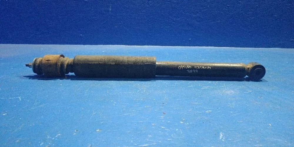 Амортизатор задний L=R Nissan Tiida C11 (2004—2012)