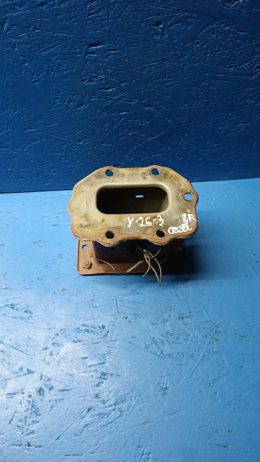 Кронштейн усилителя переднего бампера правый Kia Ceed ED (2006—2010)