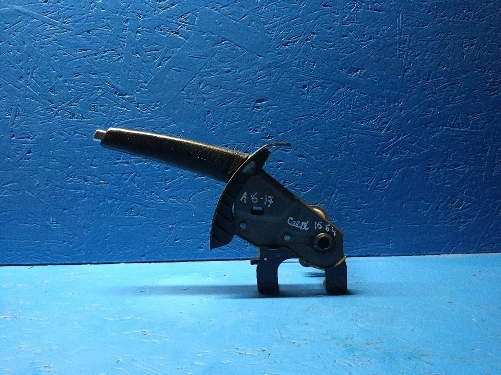 Рычаг стояночного тормоза (ручника) Kia Ceed ED (2006—2010)