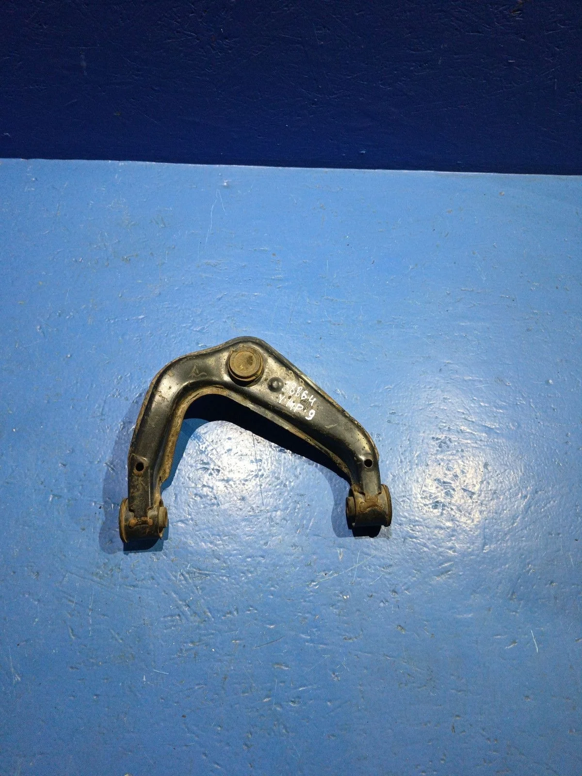 Рычаг передний правый верхний Nissan Pathfinder III (2004—2010)