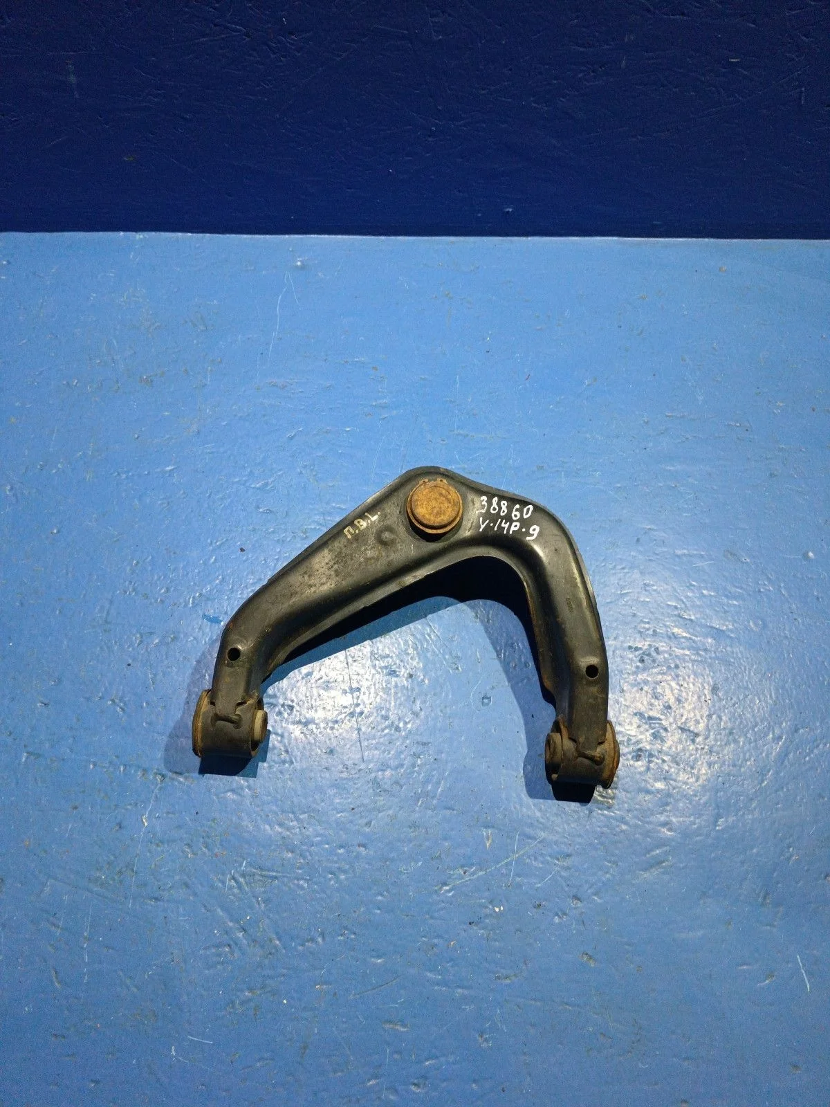 Рычаг передний левый верхний Nissan Pathfinder III (2004—2010)