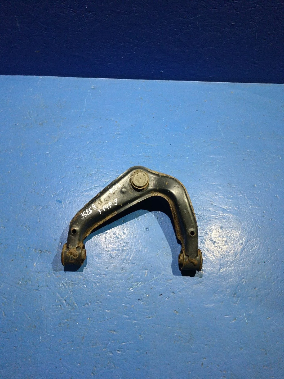 Рычаг передний левый верхний Nissan Pathfinder III (2004—2010)