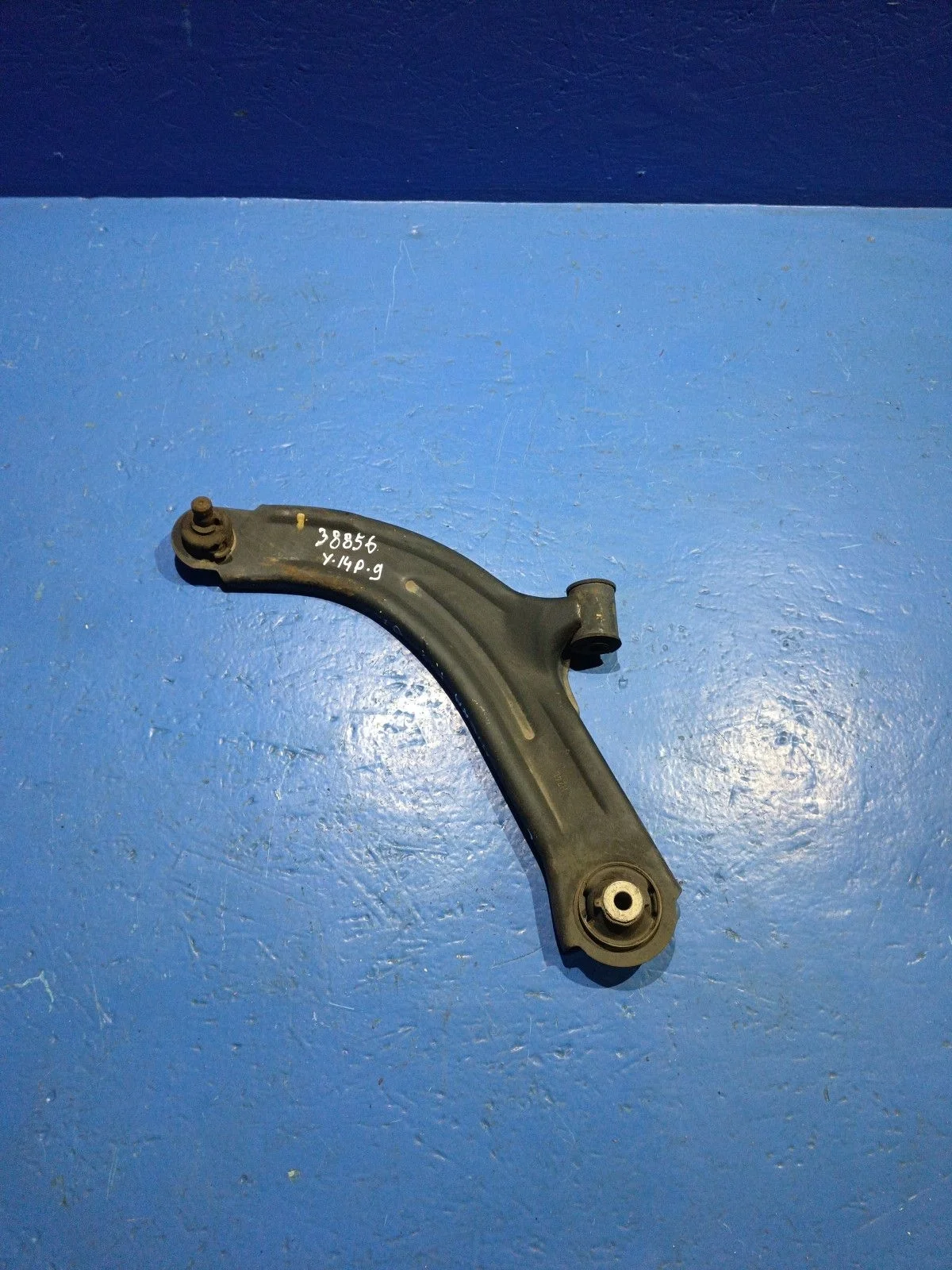 Рычаг передний левый нижний Nissan Micra K12 (2002—2010)