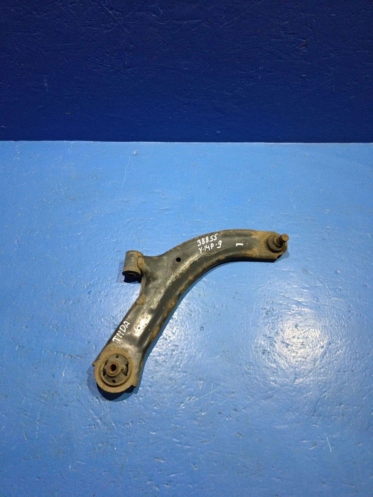 Рычаг передний правый нижний Nissan Tiida C11 (2004—2012)