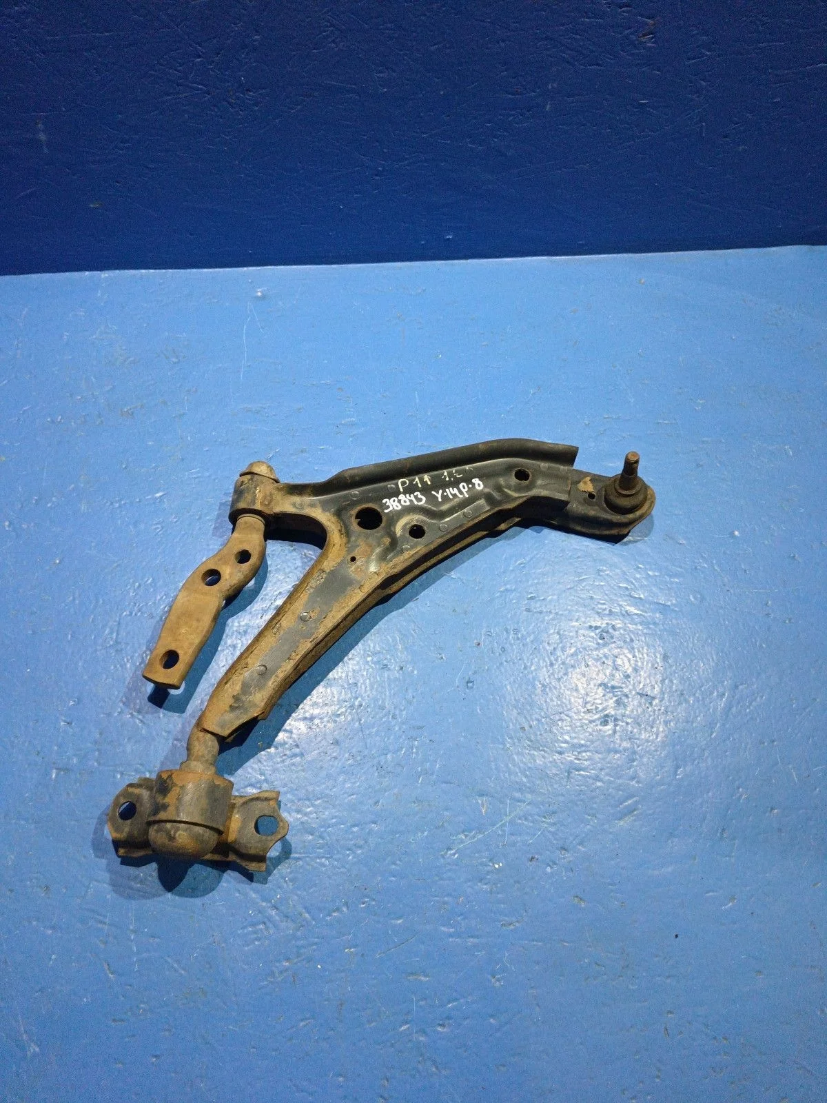 Рычаг передний правый нижний Nissan Primera P11 (1995—2000)