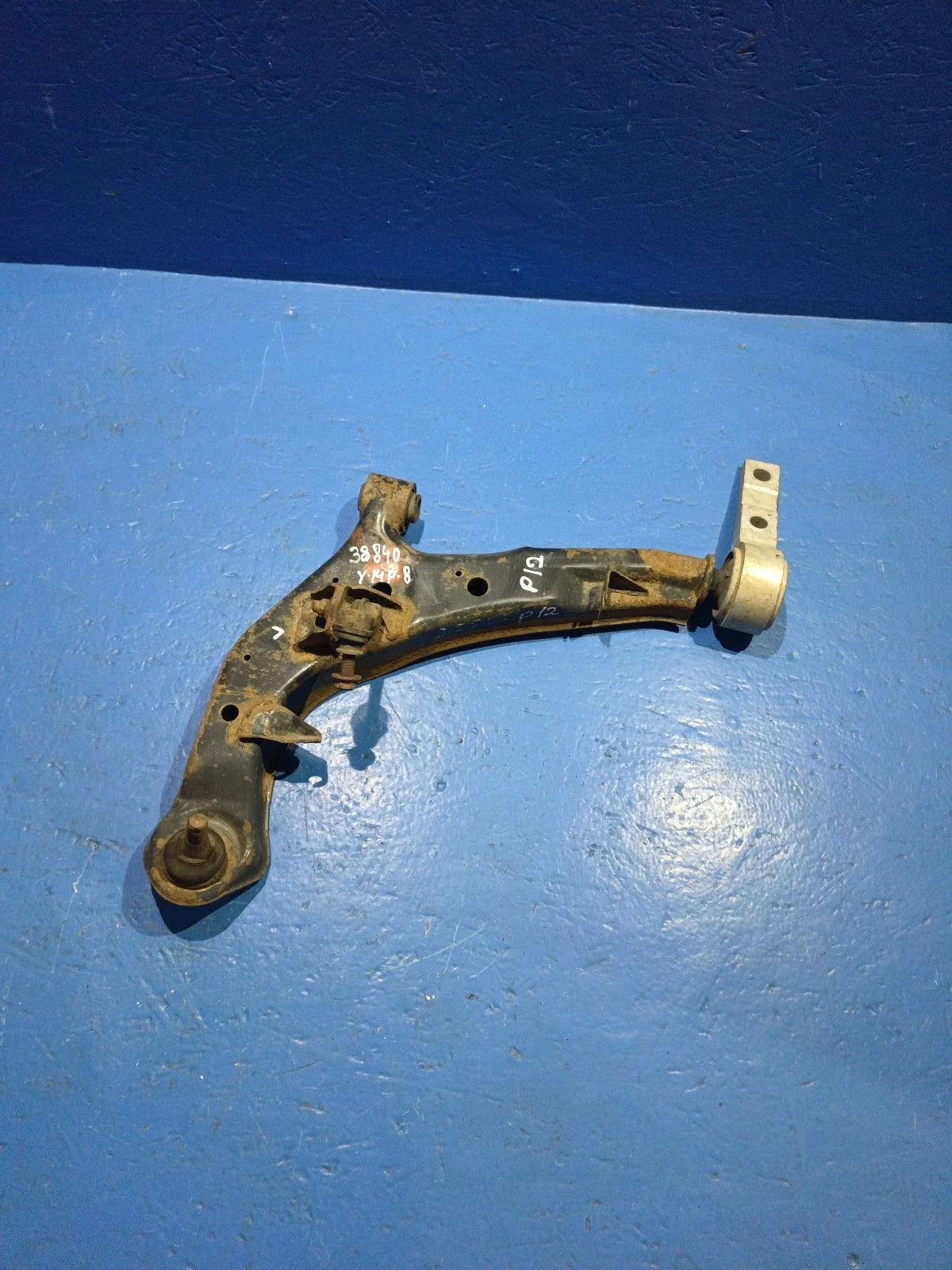 Рычаг передний левый нижний Nissan Primera P12 (2001—2008)