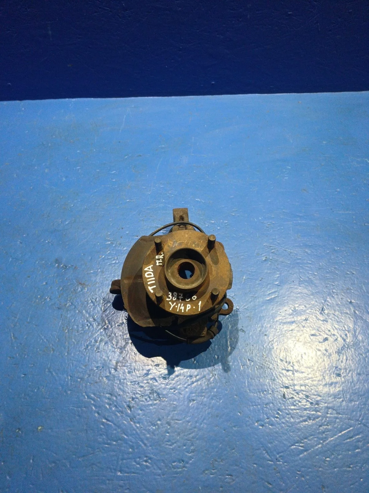 Кулак поворотный правый Nissan Tiida C11 (2004—2012)