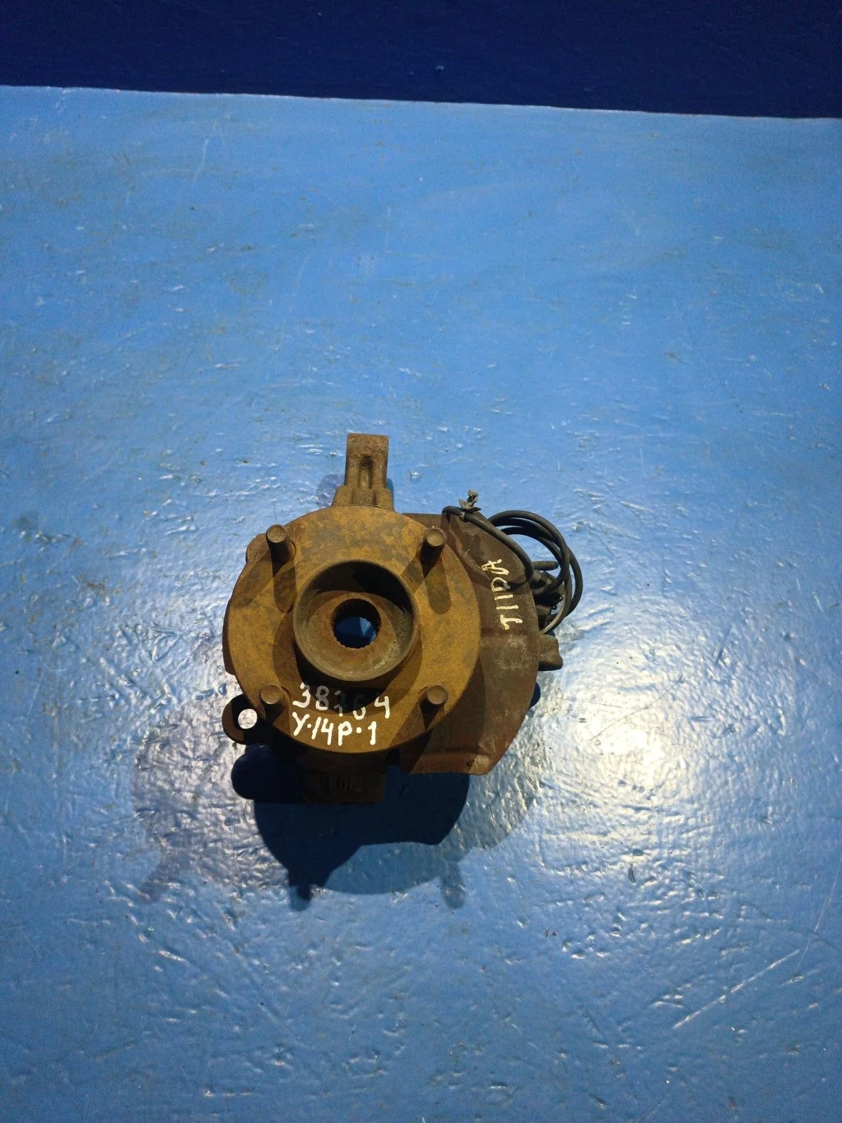 Кулак поворотный левый Nissan Tiida C11 (2004—2012)